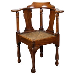 English 1820s Mahogany Corner Chair with Rush Seat and Cabriole Leg