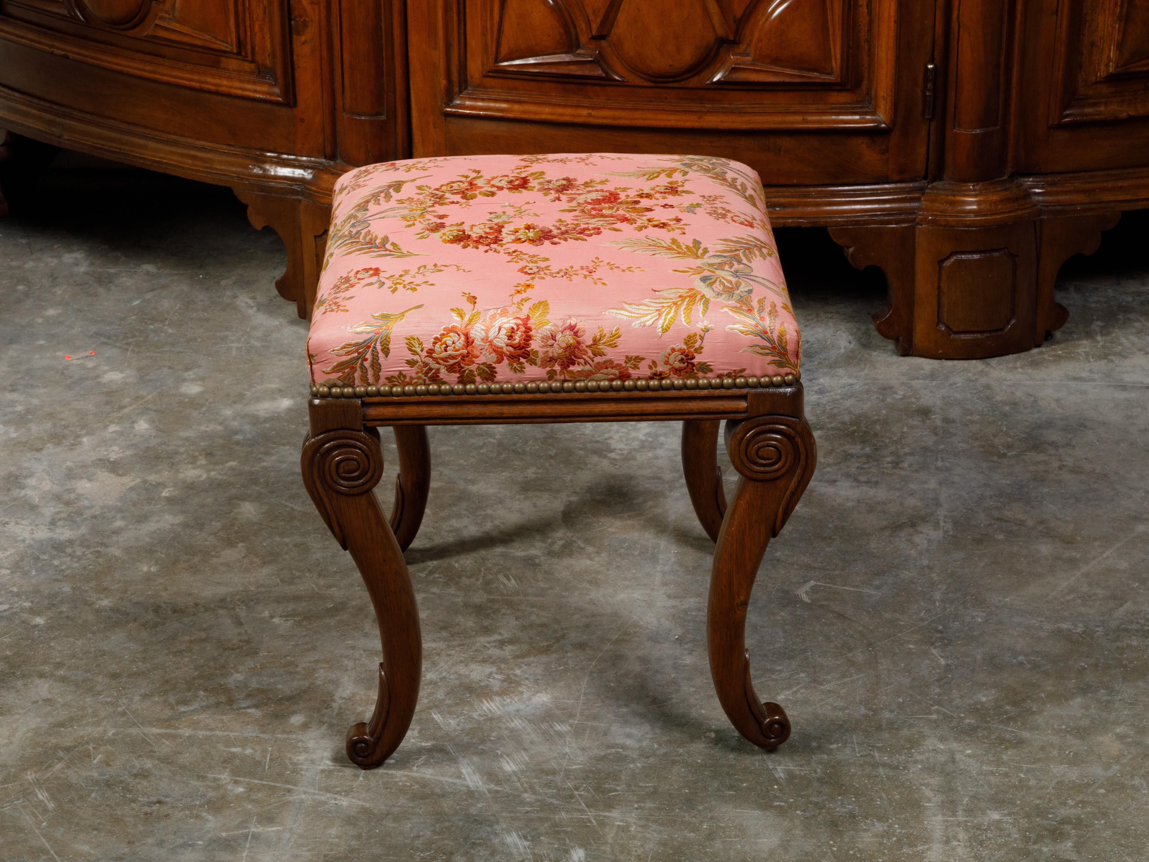 English 1820s Mahogany Stool with Floral Themed Upholstery and Cabriole Legs For Sale 5
