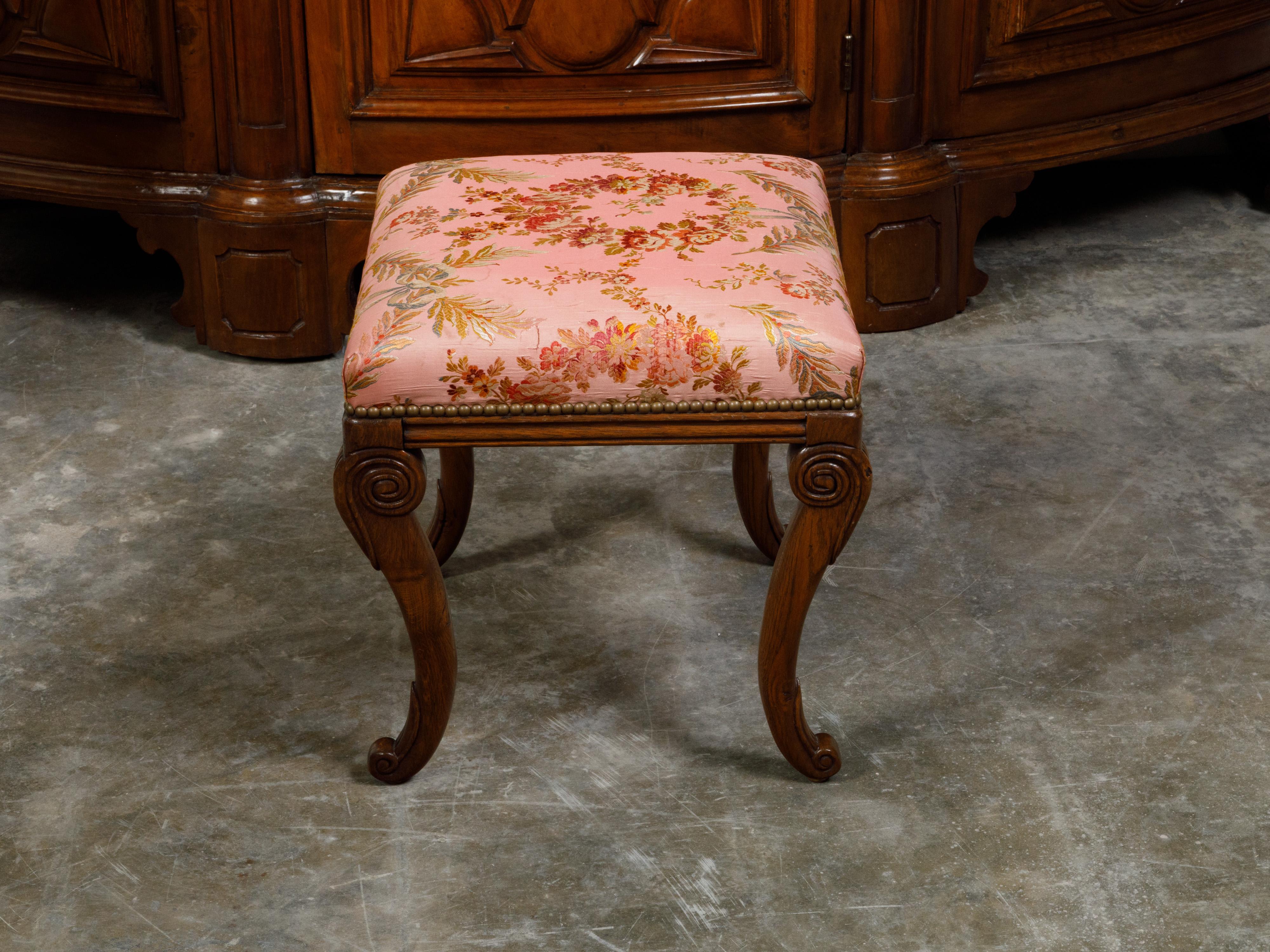 English 1820s Mahogany Stool with Floral Themed Upholstery and Cabriole Legs For Sale 2
