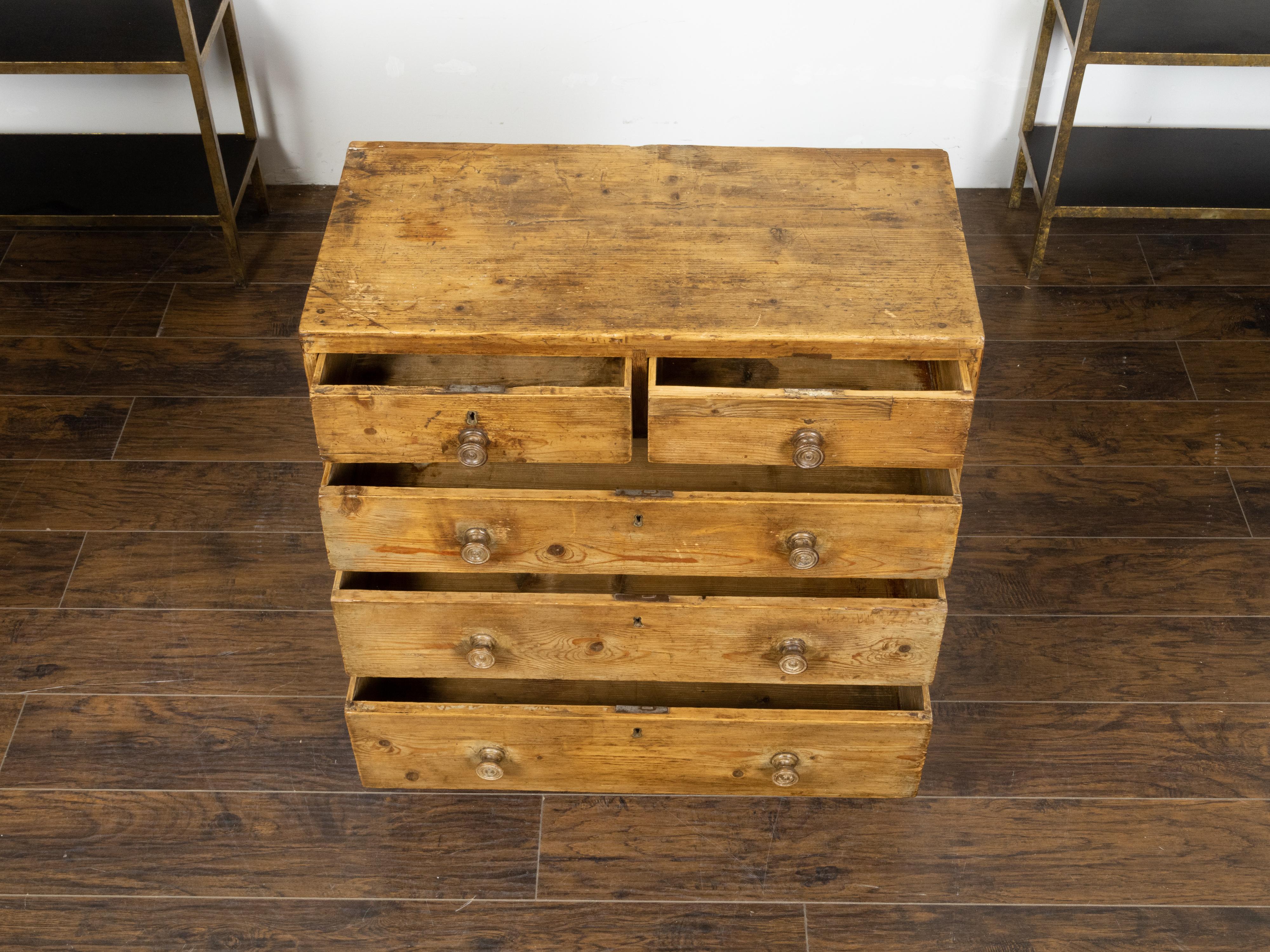 Turned English 1820s Regency Period Pine Chest with Five Graduated Drawers and Patina