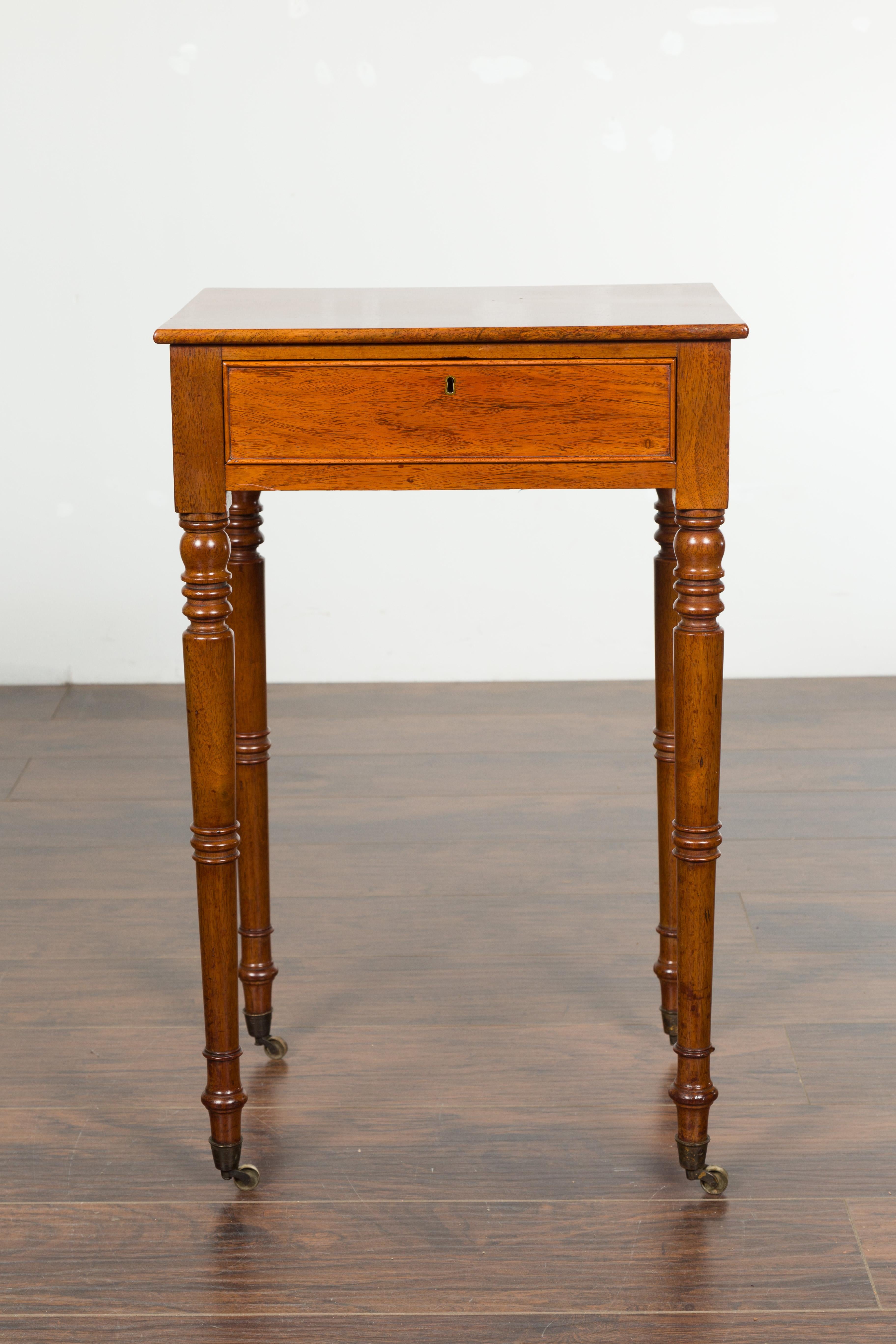 19th Century English 1820s Walnut Side Table with Single Drawer, Turned Legs and Casters For Sale