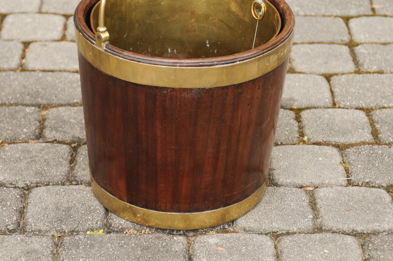English 1830s Regency Mahogany Bucket with Brass Liner, Handle and Braces For Sale 5