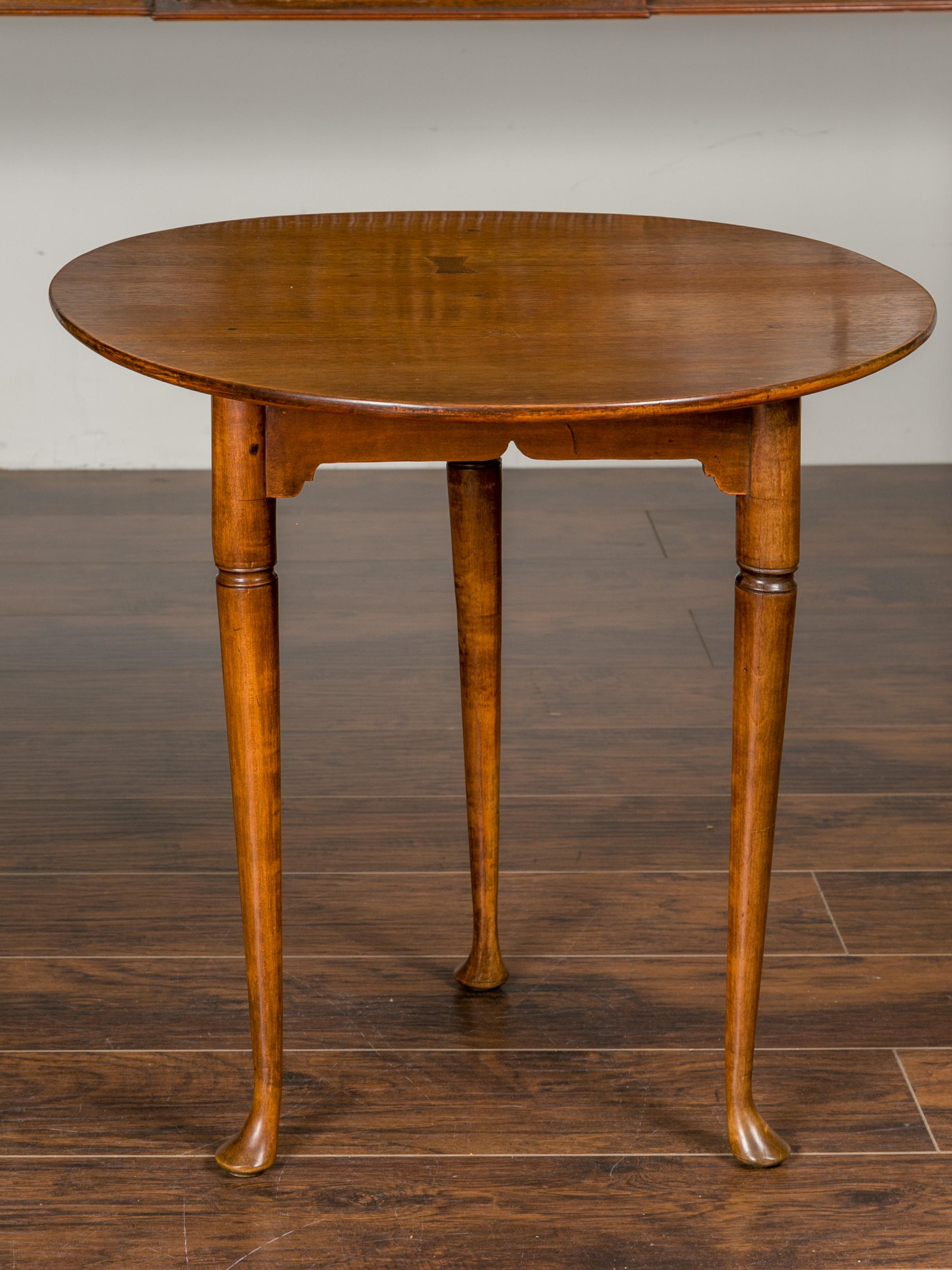 English 1840s Mahogany Side Table with Circular Top and Pad Feet 7