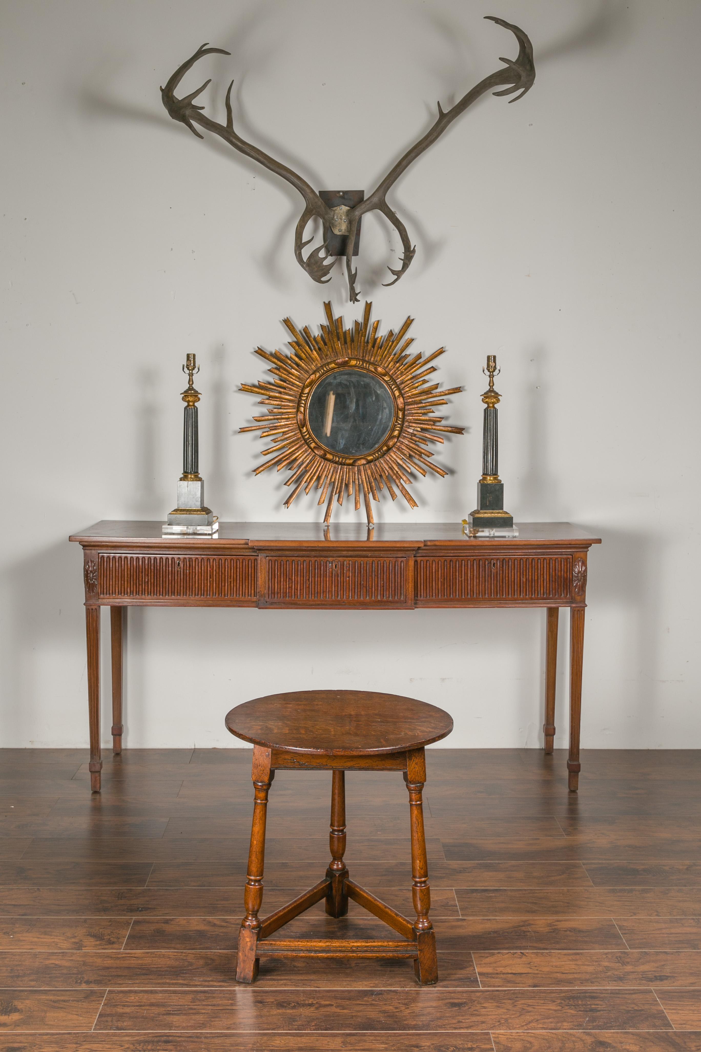 English 1840s Oak Cricket Table with Circular Top, Turned Legs and Stretchers In Good Condition In Atlanta, GA