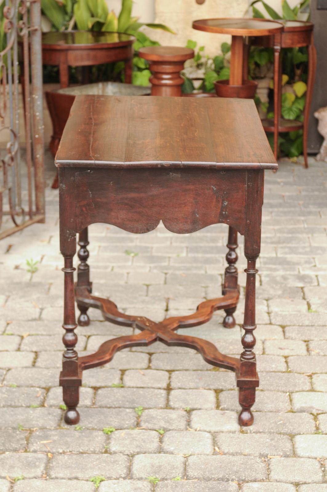 English 1840s Oak Side Table with Turned Legs and Curving X-Form Cross Stretcher In Good Condition In Atlanta, GA