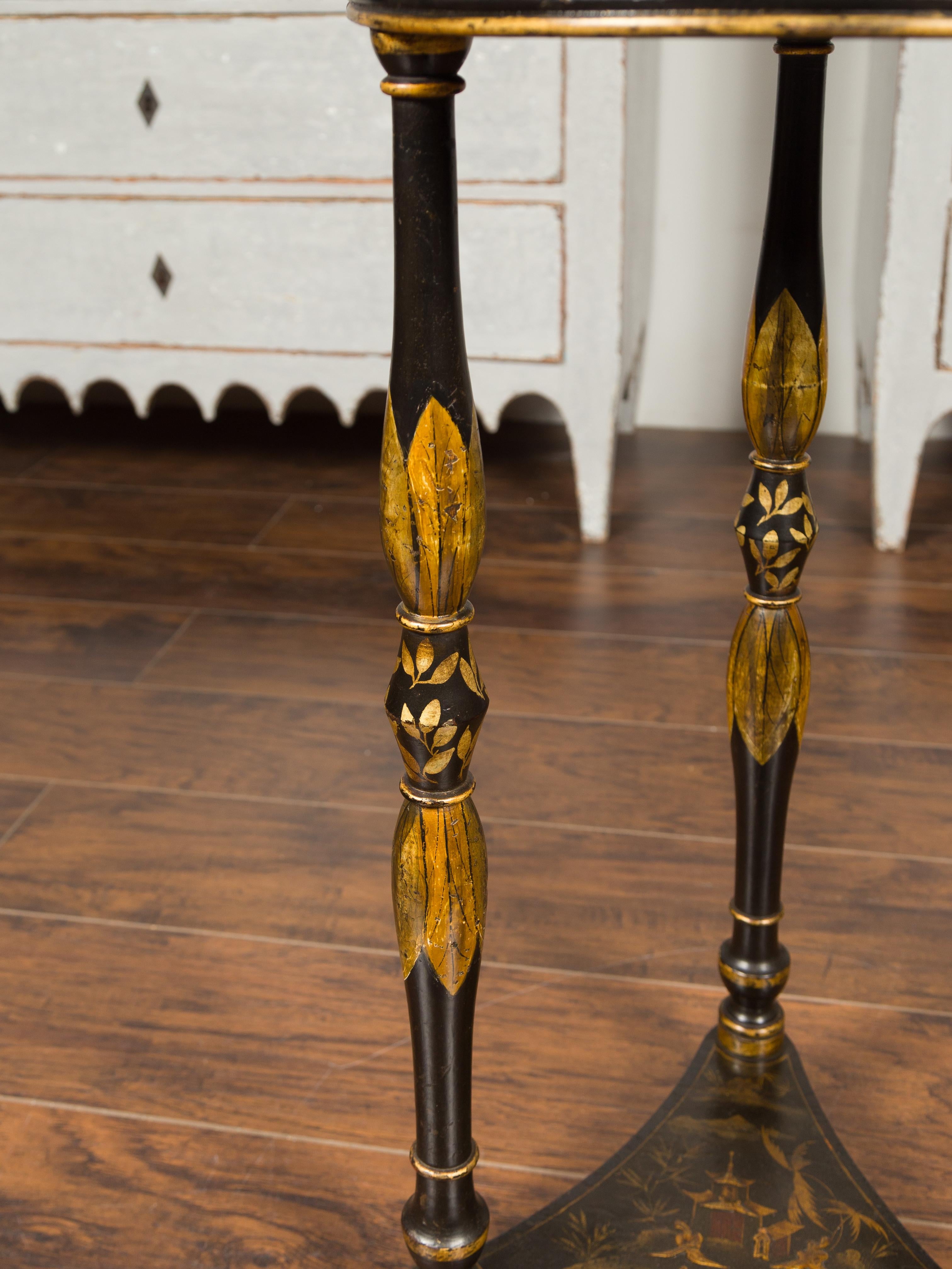 English 1850s Black Chinoiserie Guéridon Table with Gilt Motifs and Turned Legs For Sale 5