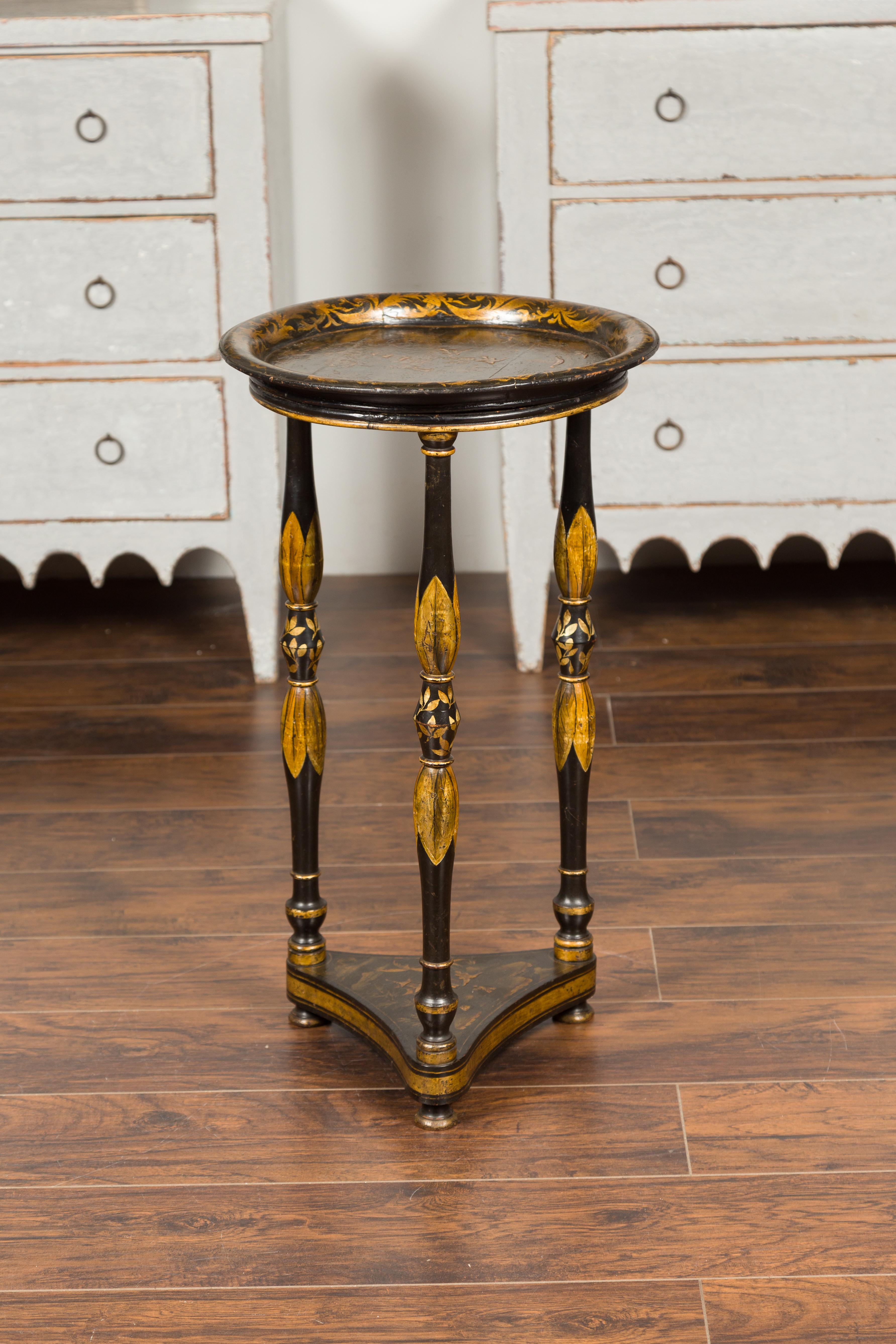 English 1850s Black Chinoiserie Guéridon Table with Gilt Motifs and Turned Legs For Sale 6