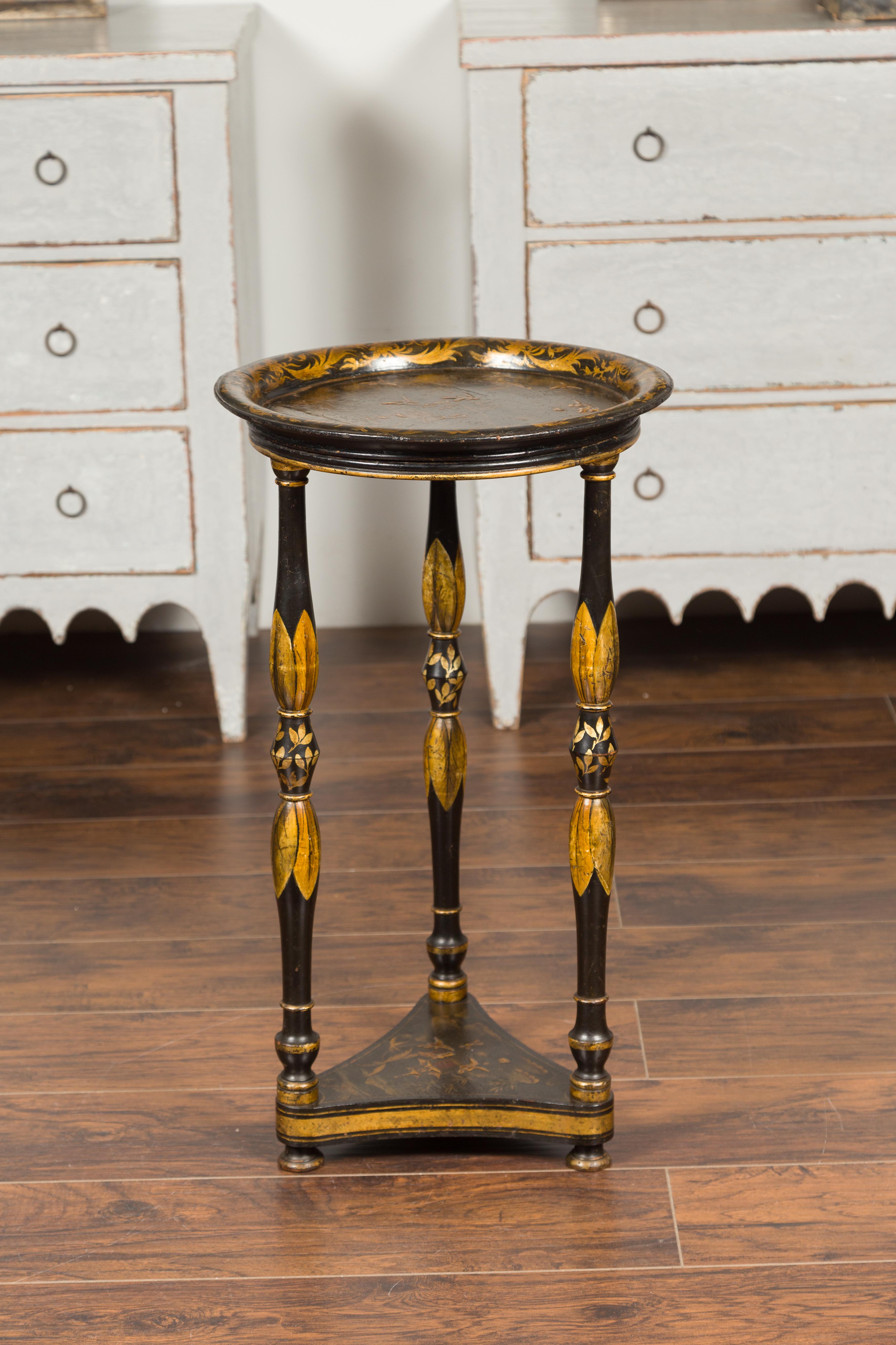 English 1850s Black Chinoiserie Guéridon Table with Gilt Motifs and Turned Legs For Sale 7