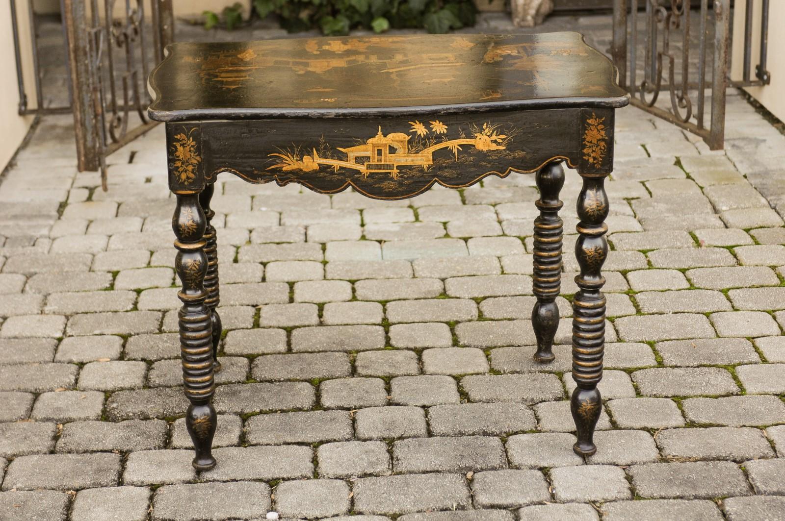 English 1850s Chinoiserie Table with Ebonized Wood and Hand Painted Décor 11