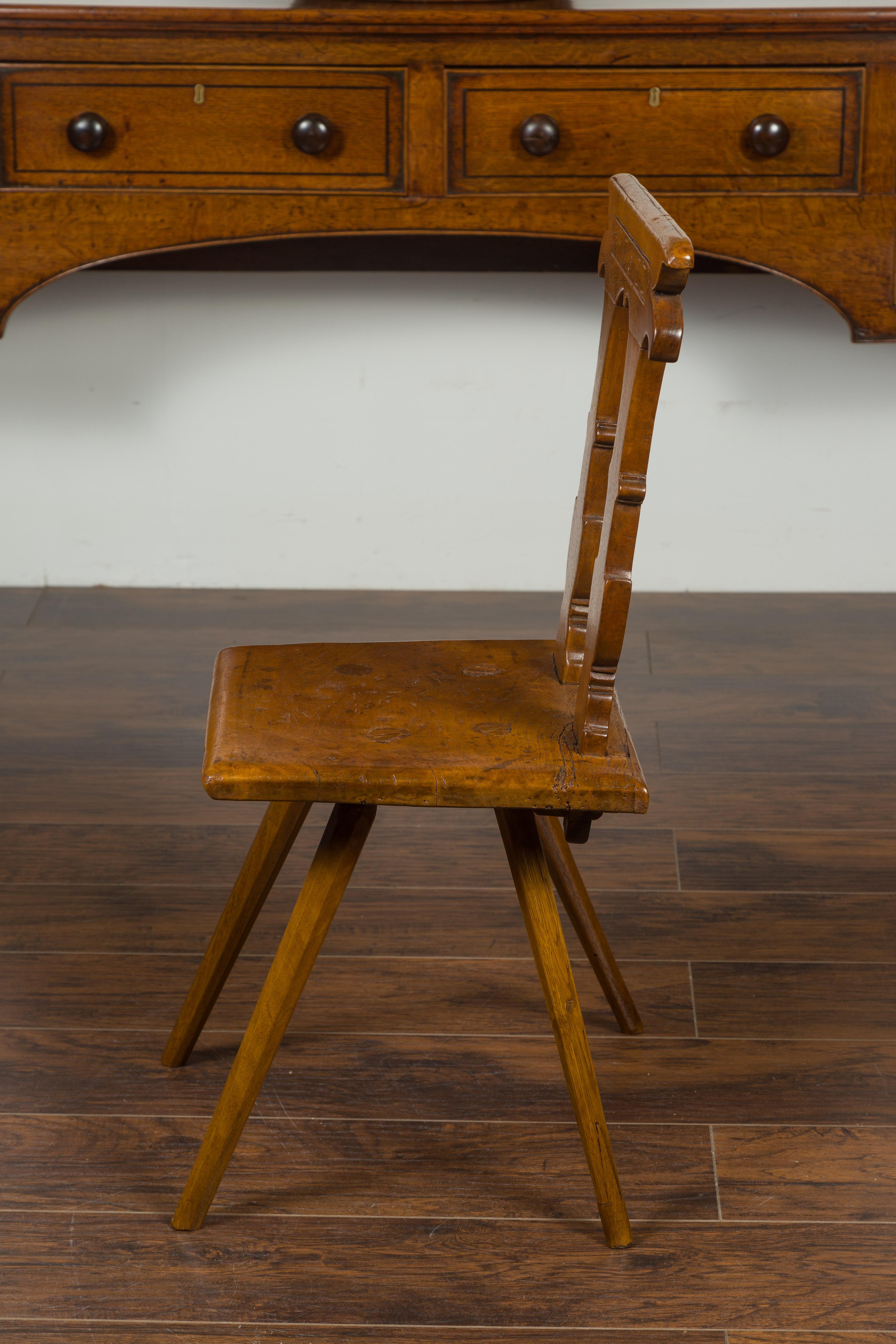 English 1850s Oak Chair with Pierced Back, Carved Inscription and Wooden Seat For Sale 7