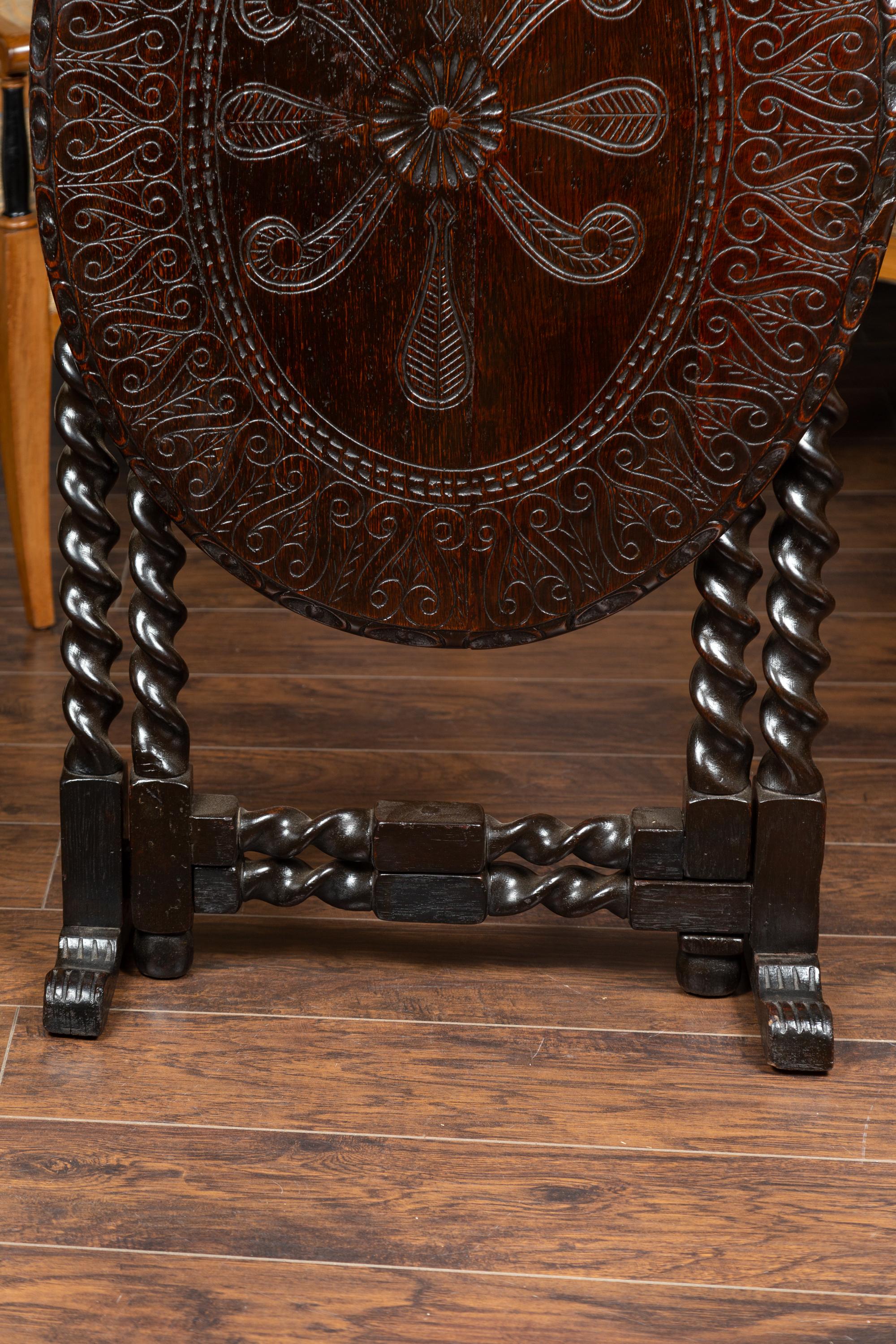 English 1850s Oak Gate Leg Oval Table with Carved Decor and Barley Twist Base For Sale 10