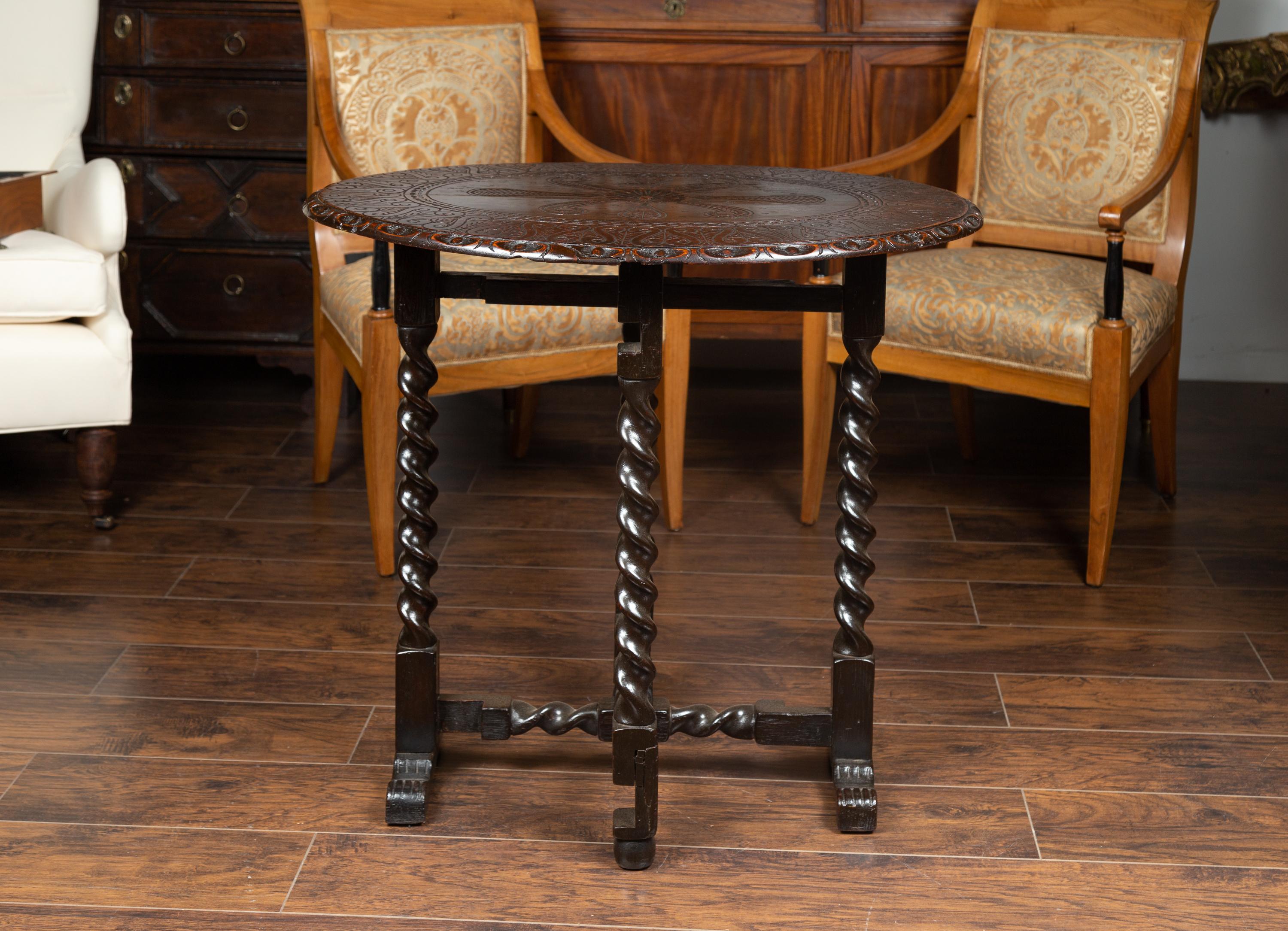 English 1850s Oak Gate Leg Oval Table with Carved Decor and Barley Twist Base For Sale 1