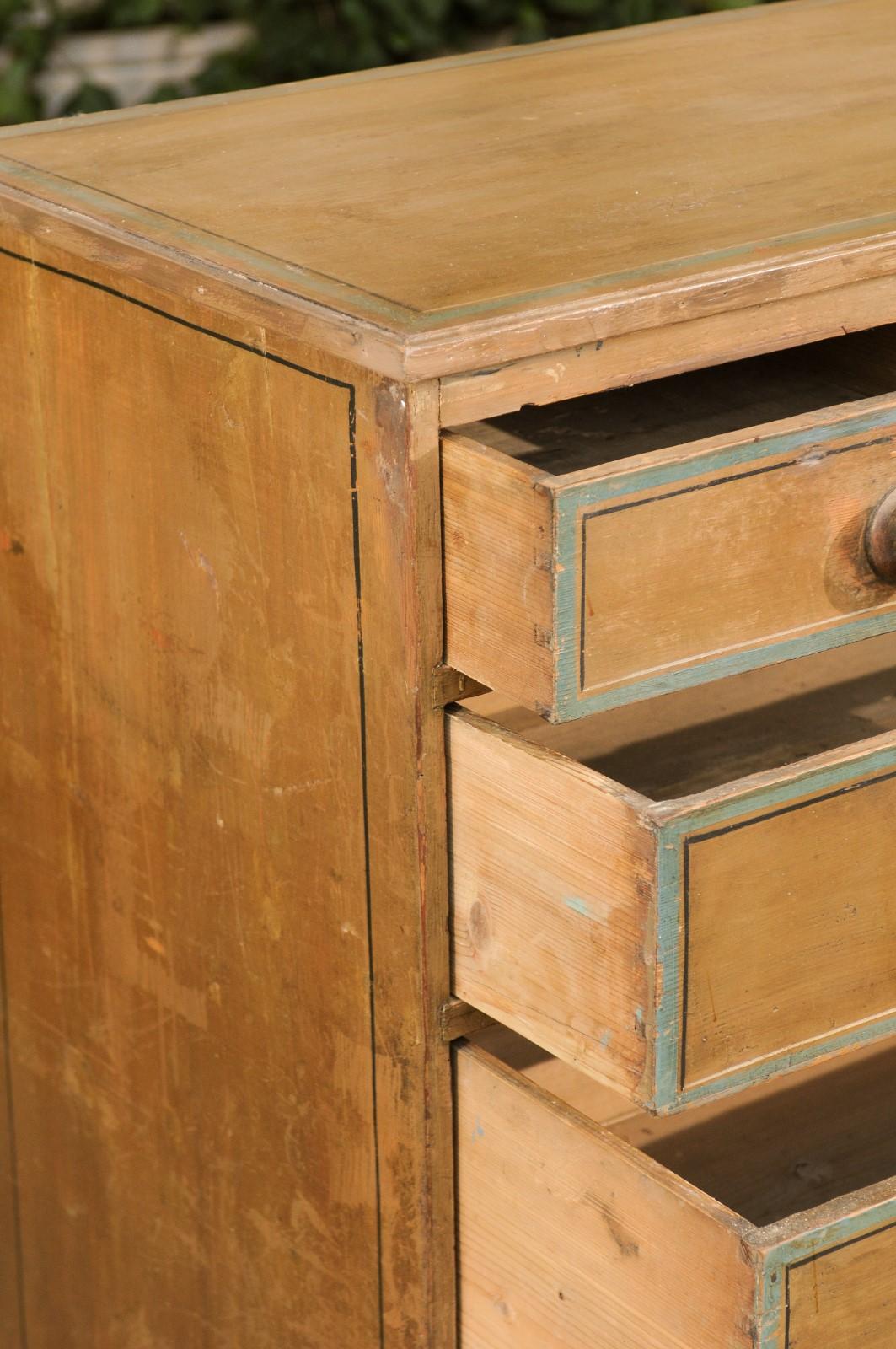 English 1850s Painted Wood Five-Drawer Chest with Turned Feet and Patina (19. Jahrhundert)
