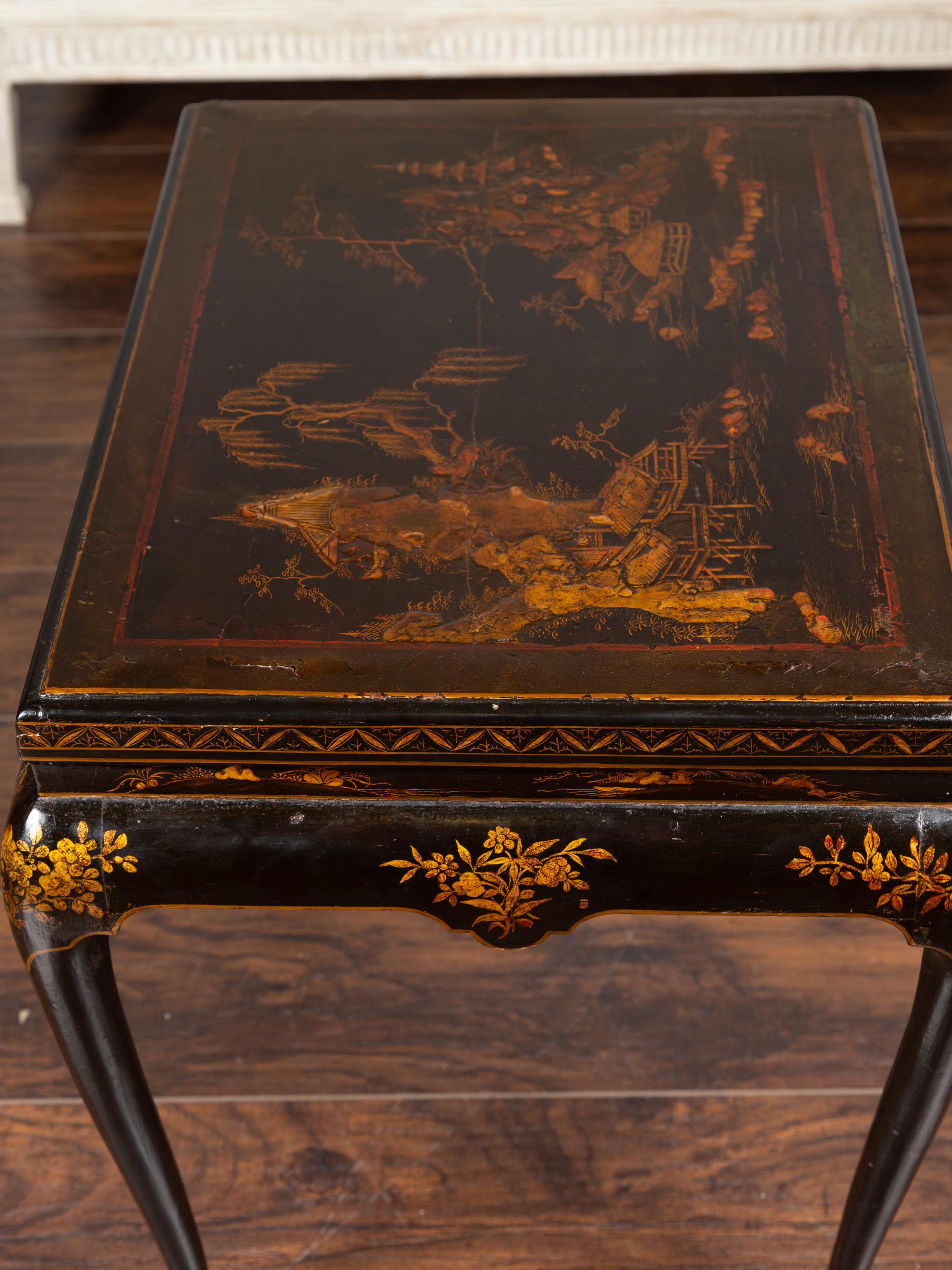 English 1860s Black Lacquered Side Table with Gilded Chinoiserie Décor 3