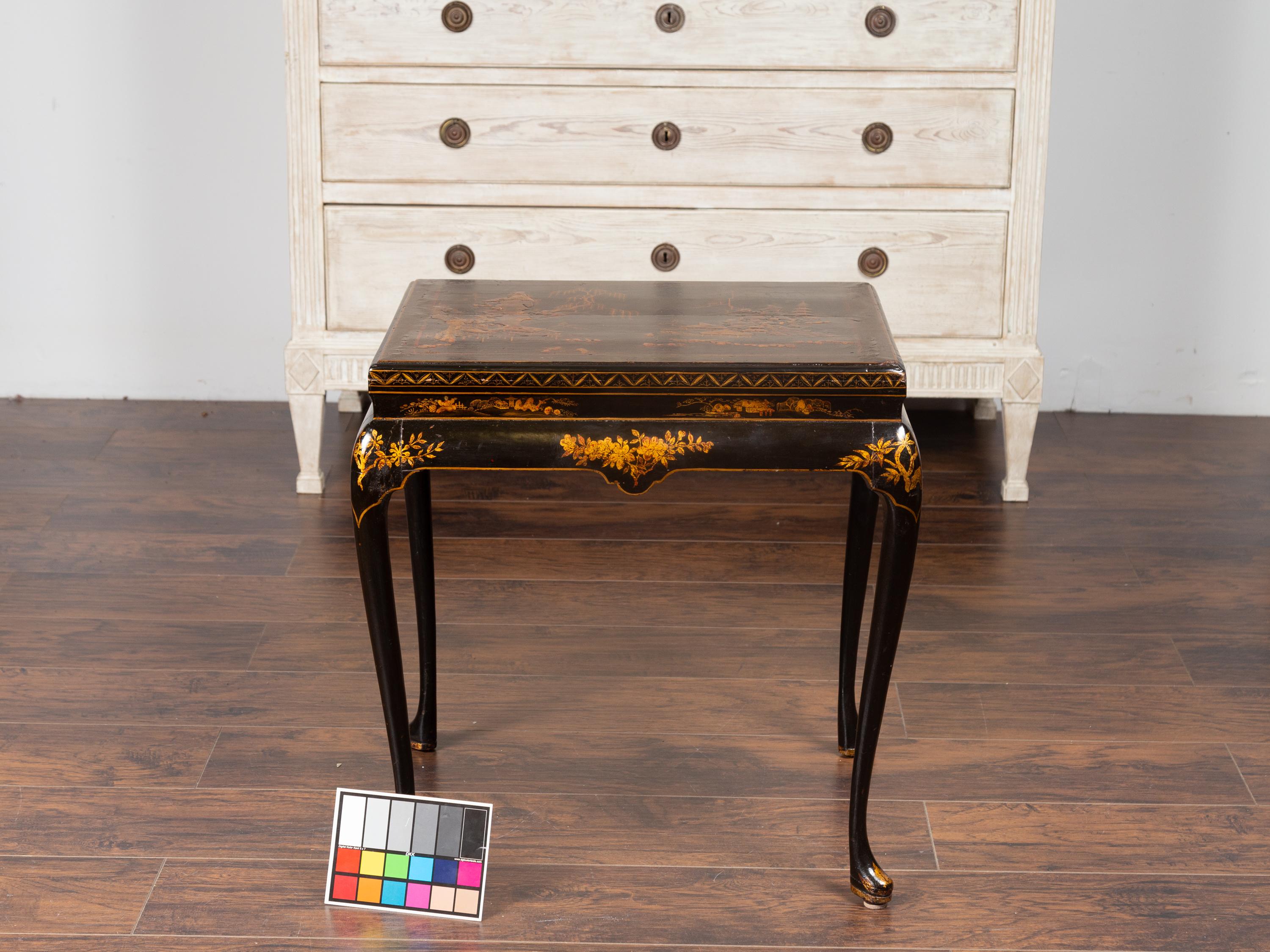 English 1860s Black Lacquered Side Table with Gilded Chinoiserie Décor 11
