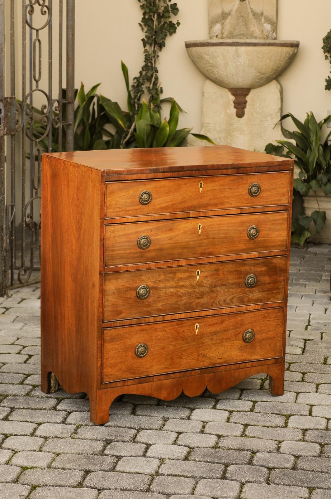 19th Century English 1860s Mahogany Commode with Graduated Drawers and Scalloped Apron