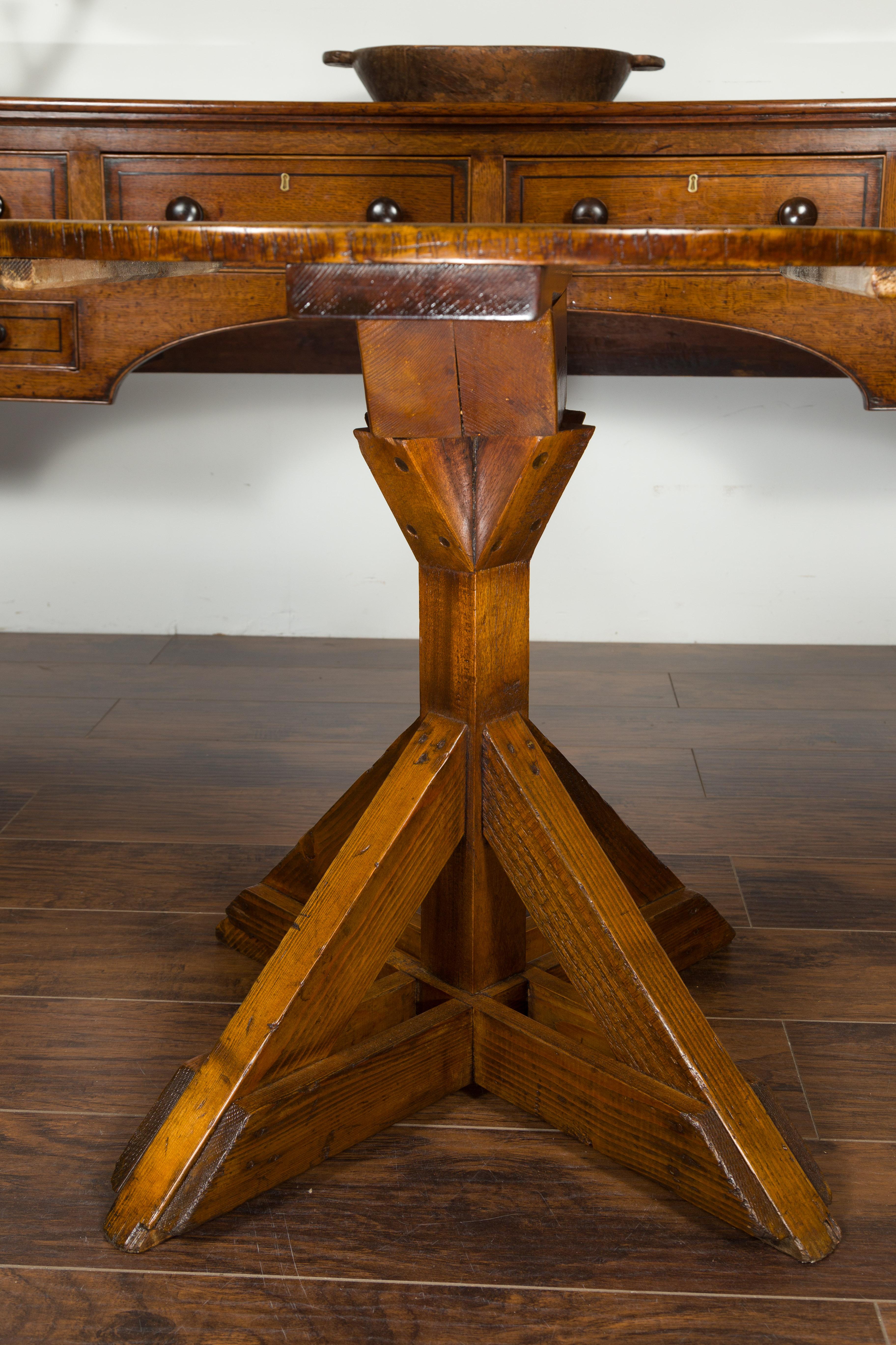 English 1860s Oak and Pine Circular Top Side Table with Sawbuck Base 1