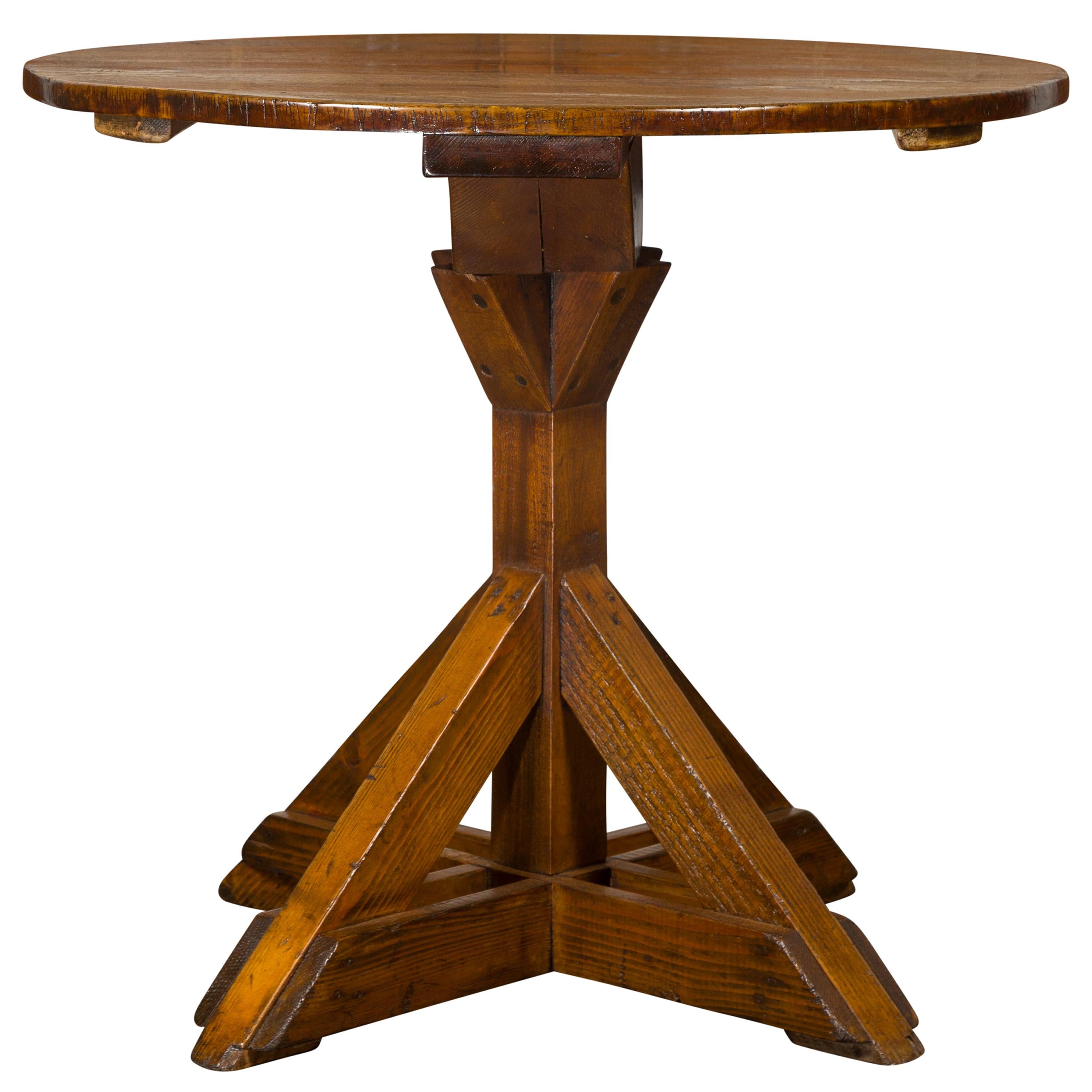 English 1860s Oak and Pine Circular Top Side Table with Sawbuck Base