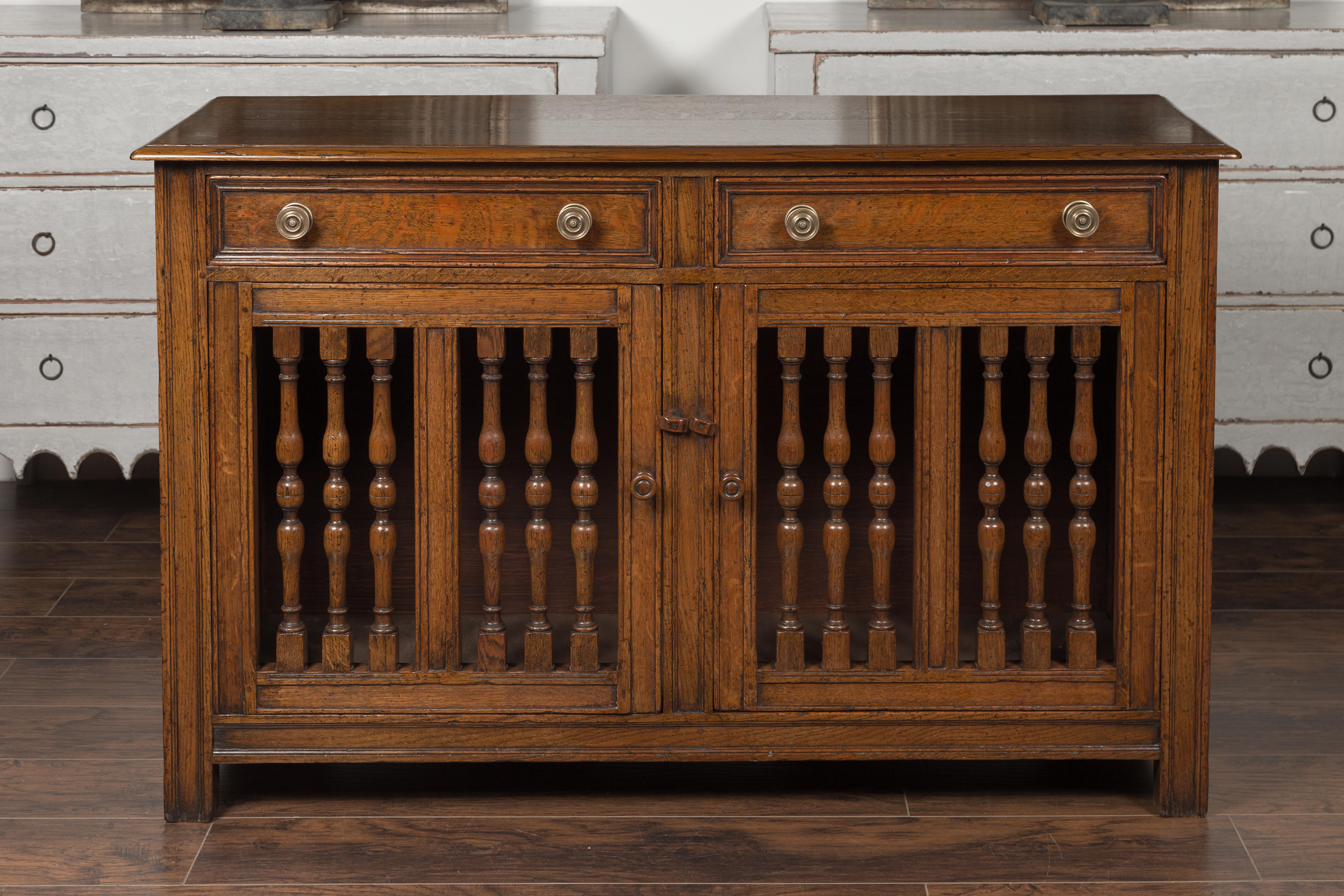 English 1860s Oak Buffet with Two Drawers, Two Doors and Baluster Motifs In Good Condition In Atlanta, GA