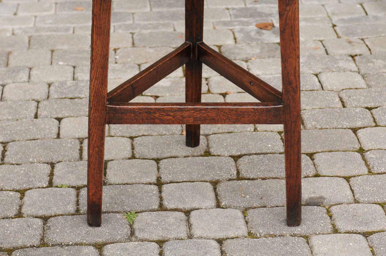 19th Century English 1860s Oak Cricket Table with Circular Top and Triangular Side Stretcher