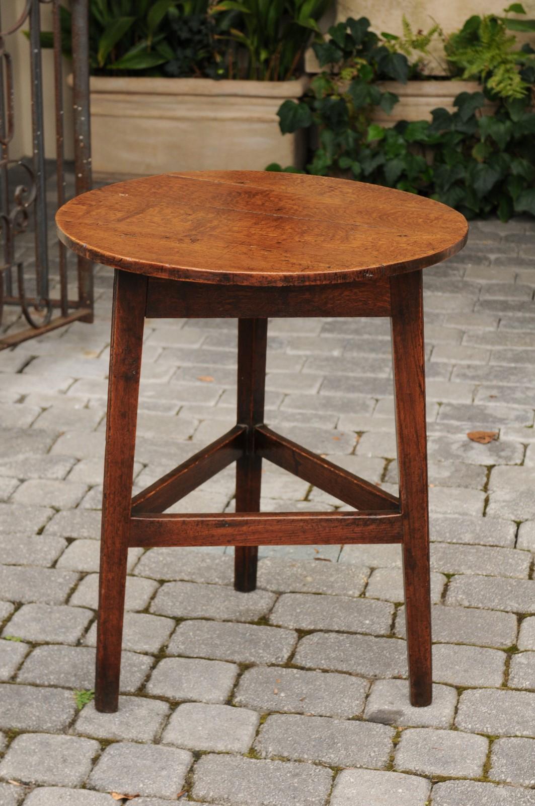 English 1860s Oak Cricket Table with Circular Top and Triangular Side Stretcher 4