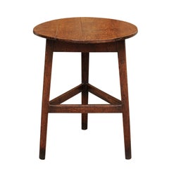 English 1860s Oak Cricket Table with Circular Top and Triangular Side Stretcher