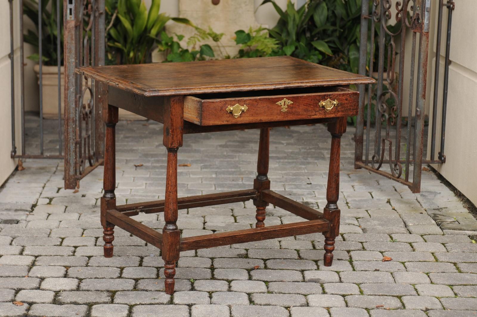 English 1860s Oak Side Table with Drawer, Turned Baluster Legs and Stretcher (Eichenholz)