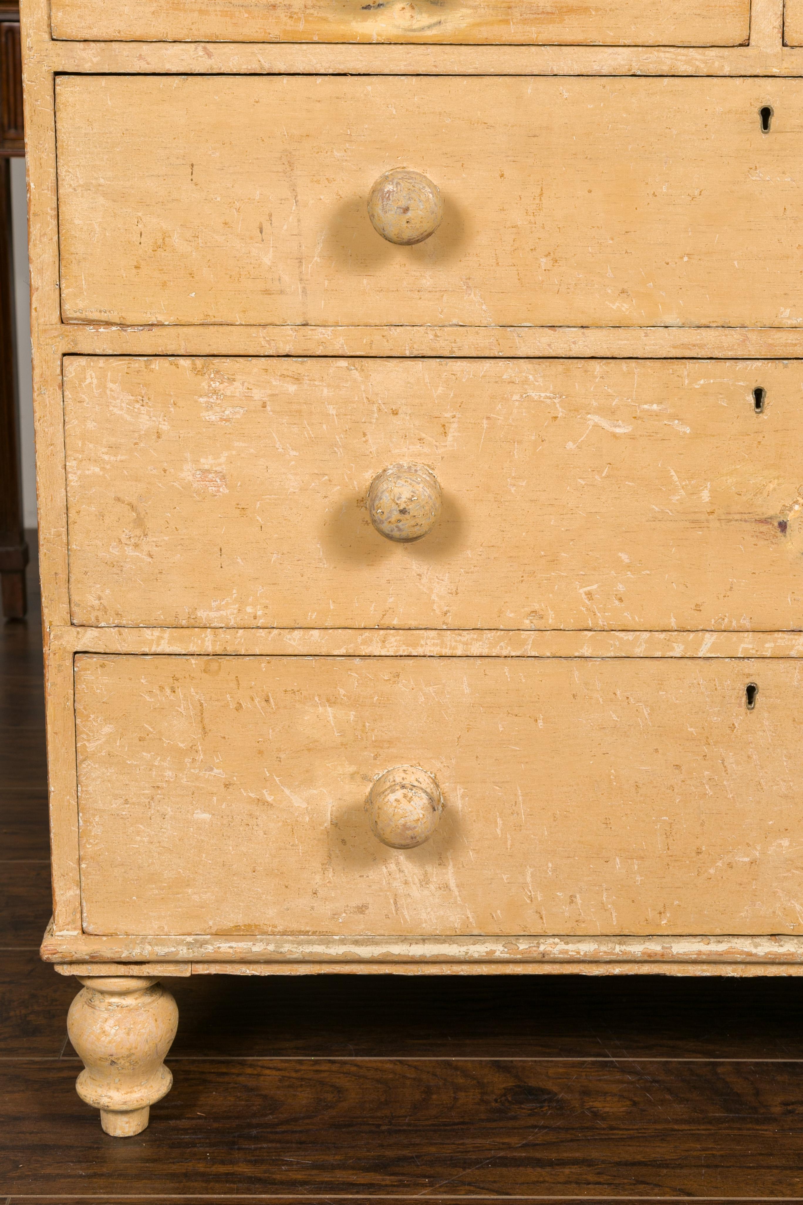 English 1860s Painted Wood Five-Drawer Chest with Turnip Feet and Wooden Pulls For Sale 1