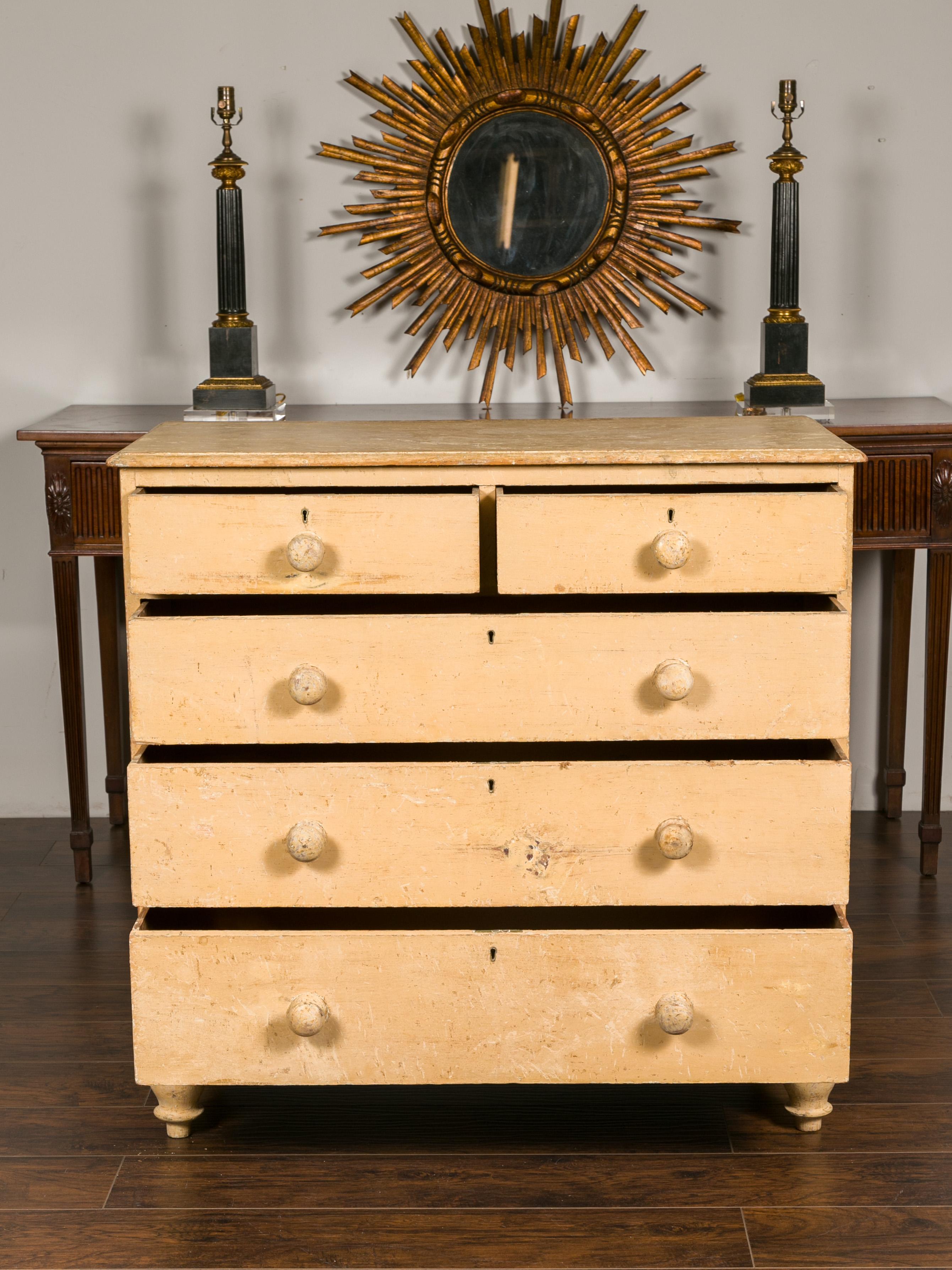 English 1860s Painted Wood Five-Drawer Chest with Turnip Feet and Wooden Pulls For Sale 5