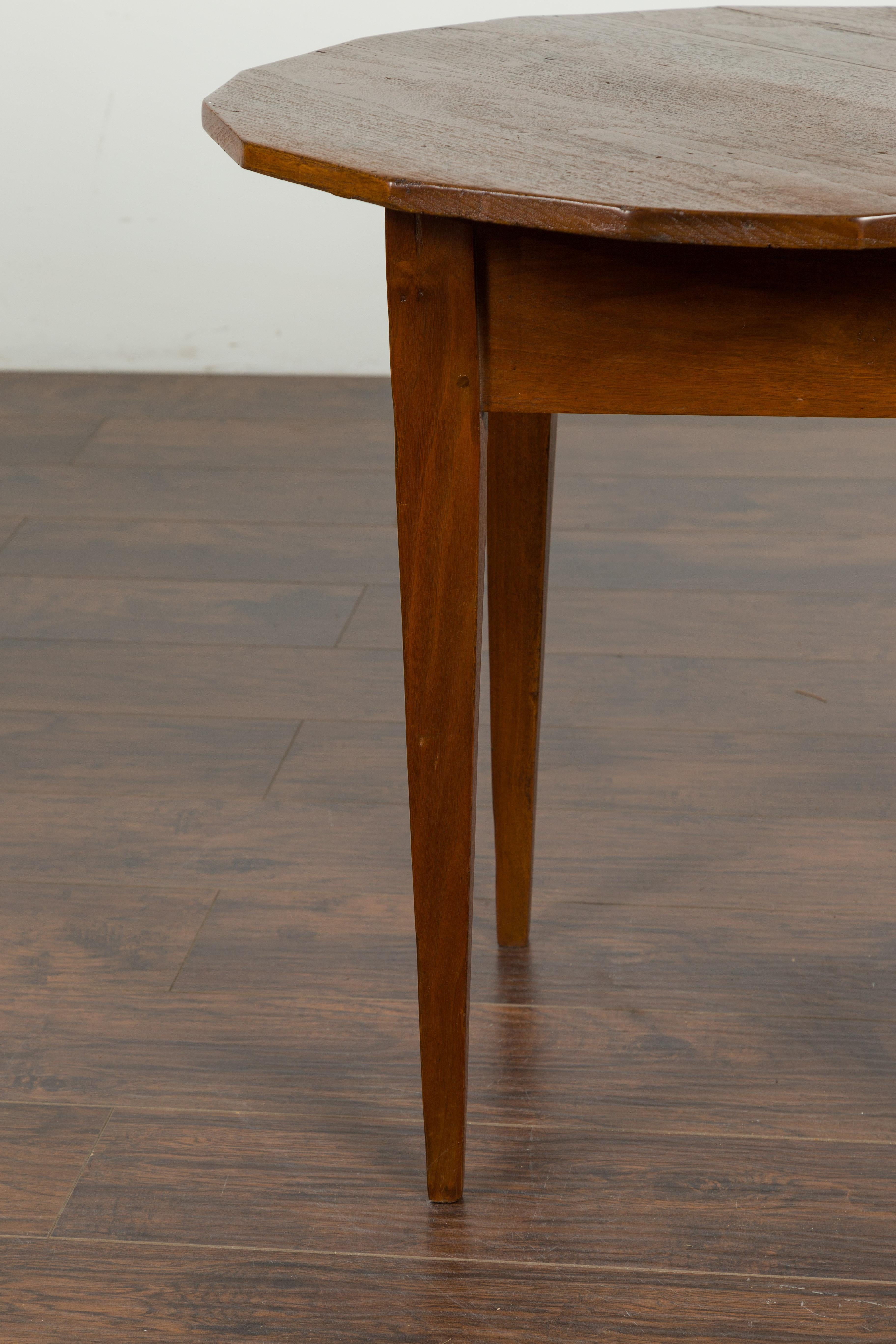 English 1860s Walnut Side Table with Polygonal Top and Tapered Legs 2