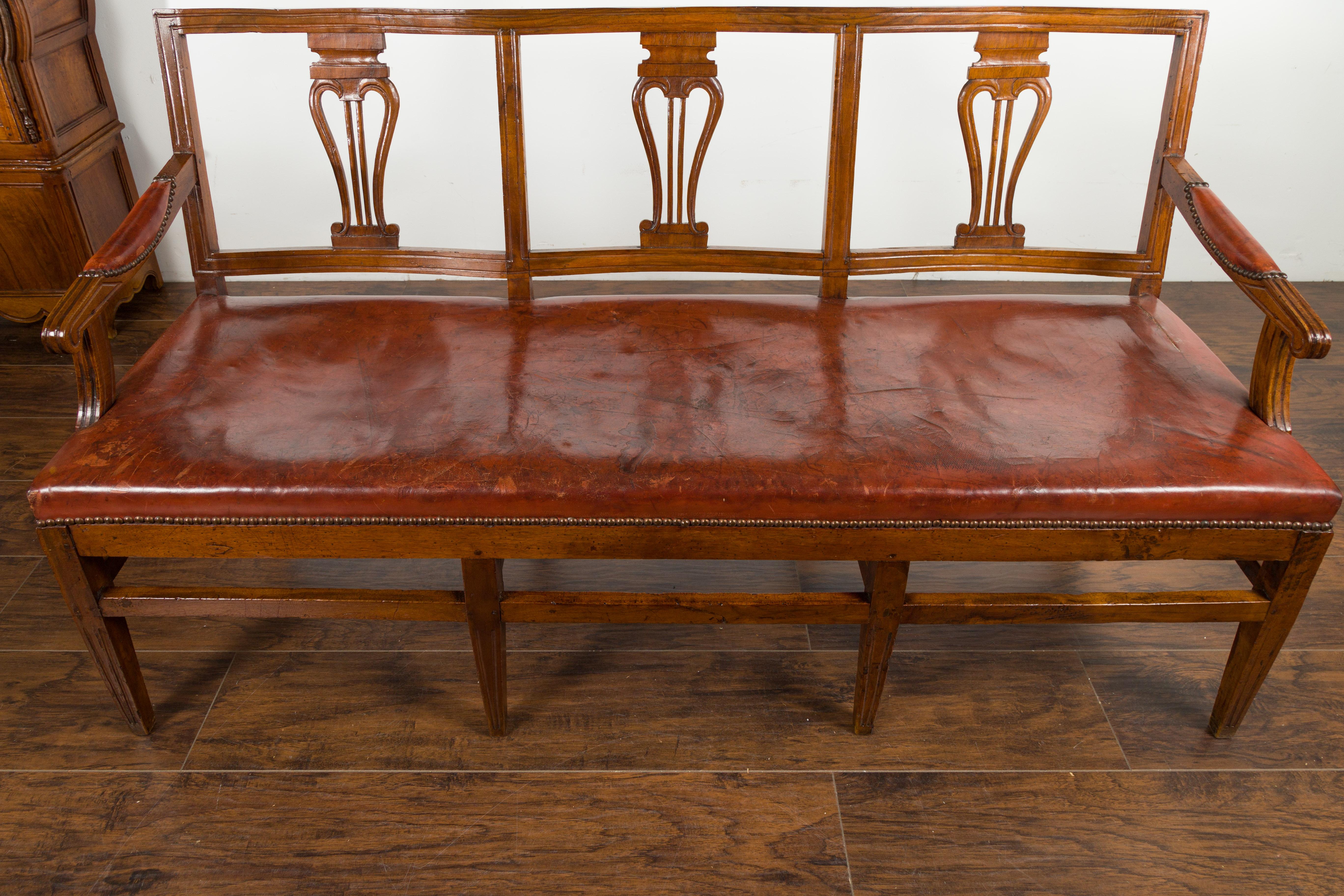 English 1860s Walnut Three-Seat Bench with Leather Seat and Carved Splats 5