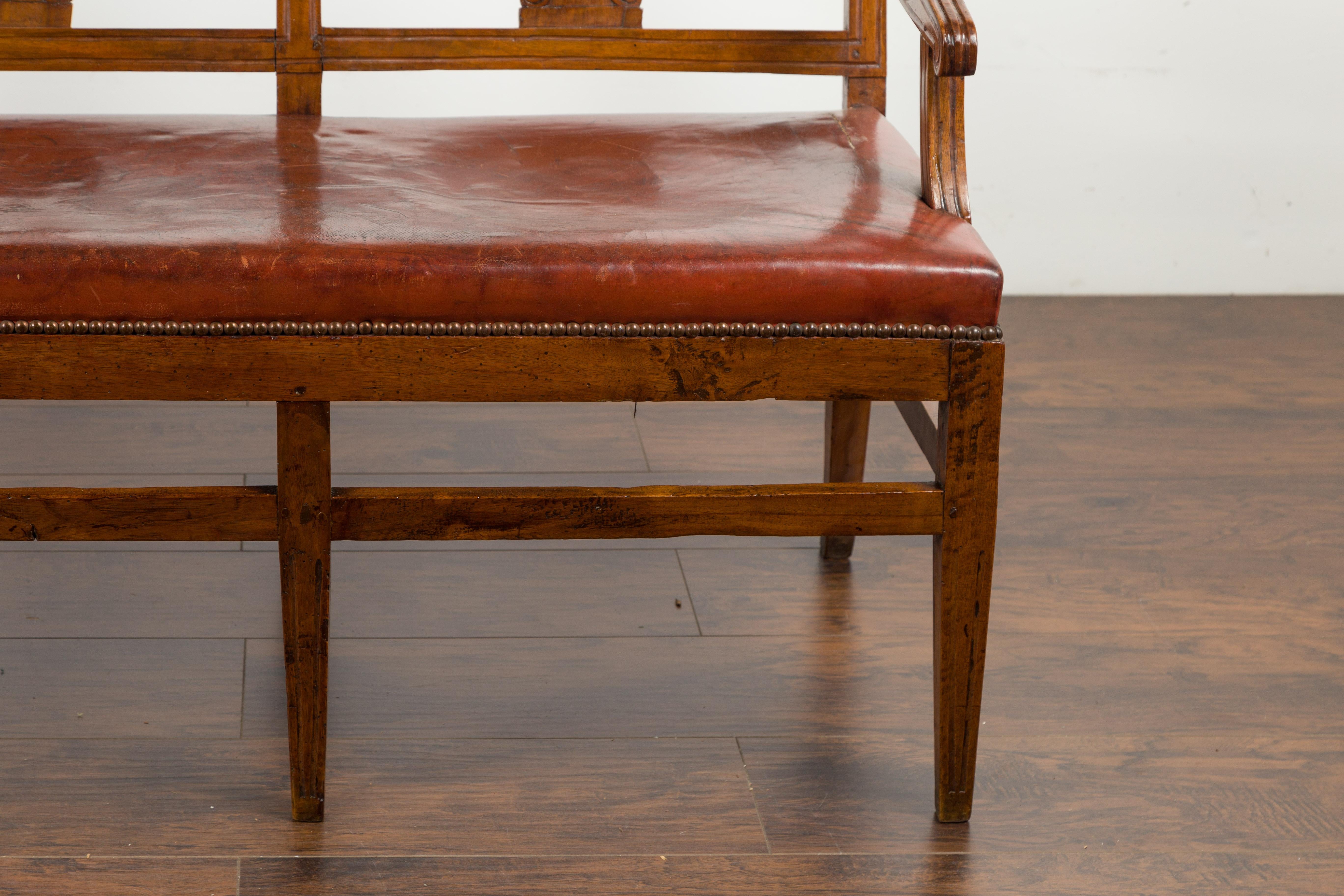 English 1860s Walnut Three-Seat Bench with Leather Seat and Carved Splats 4