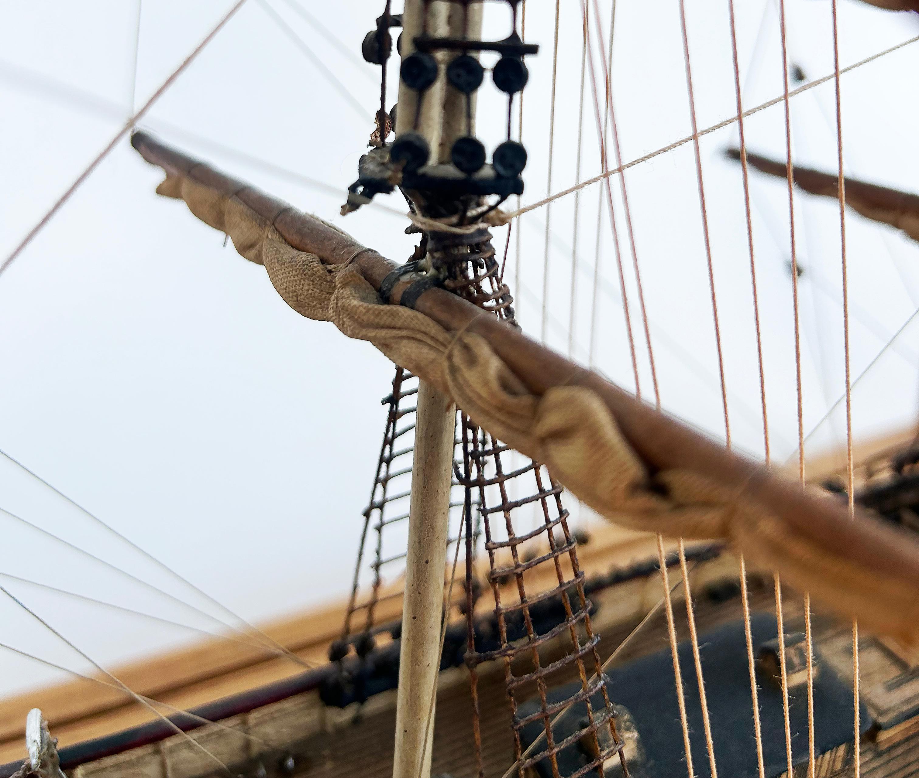 English 1870 Cutty Sark Clipper Hand-Crafted Model Encased in Wood, Glass 1970s en vente 8