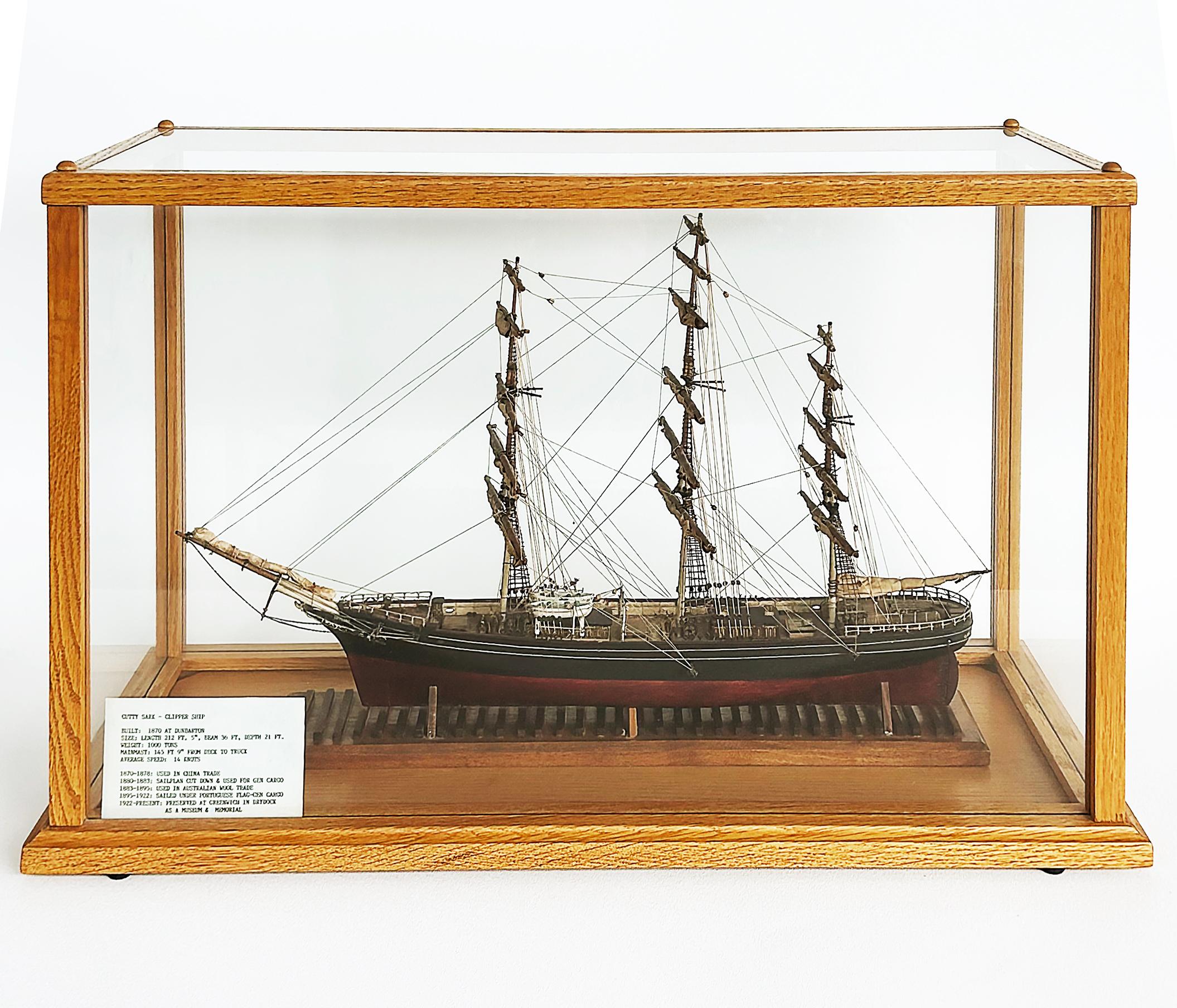 English 1870 Cutty Sark Clipper Hand-Crafted Model Encased in Wood, Glass 1970s en vente 12