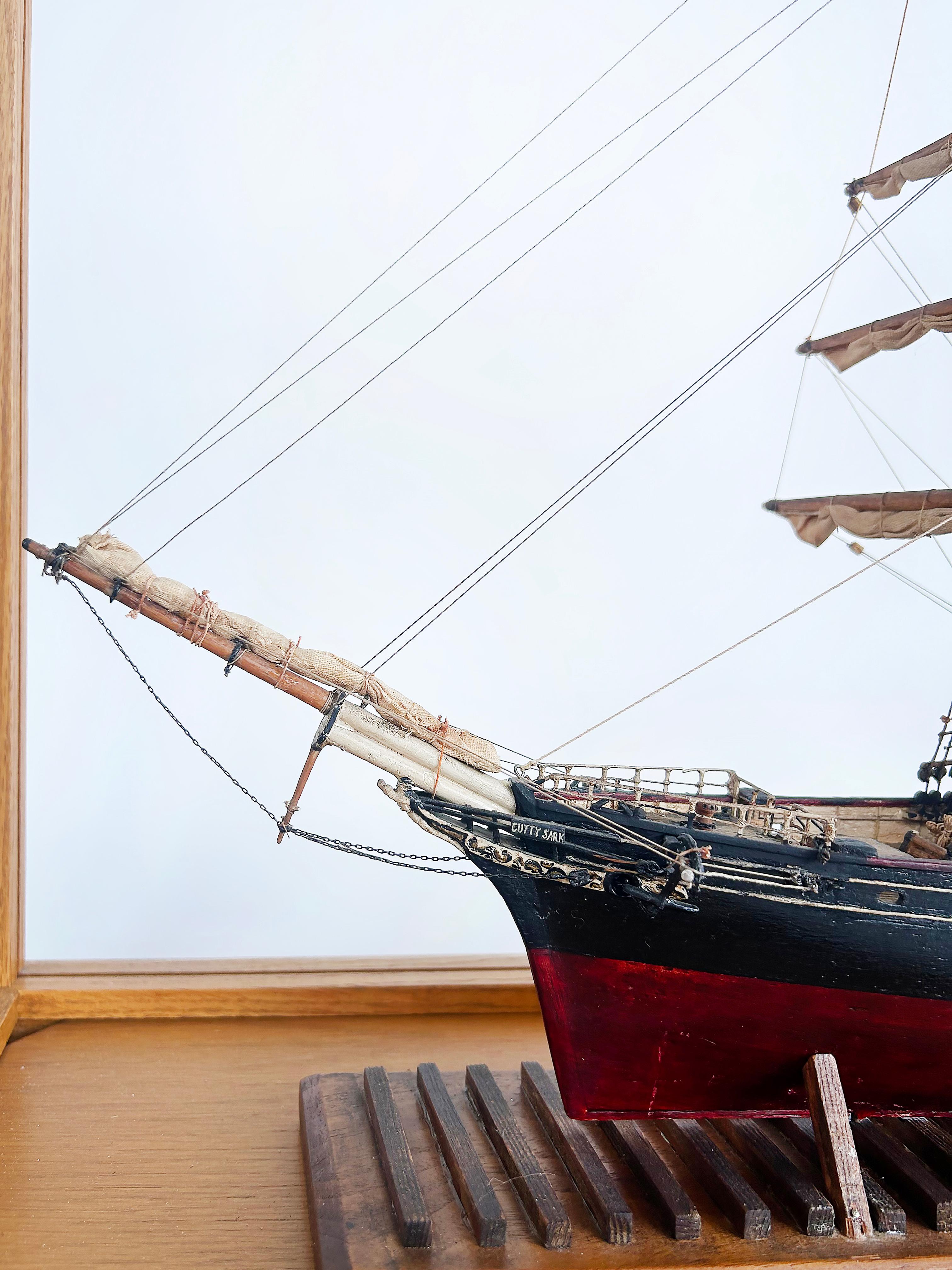 Fait main English 1870 Cutty Sark Clipper Hand-Crafted Model Encased in Wood, Glass 1970s en vente