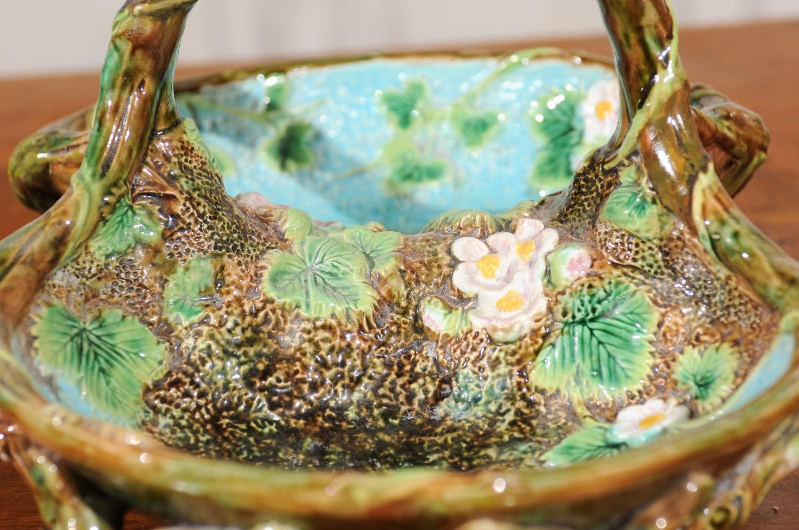 English 1870s George Jones Brown, Green and Turquoise Majolica Strawberry Basket In Good Condition In Atlanta, GA