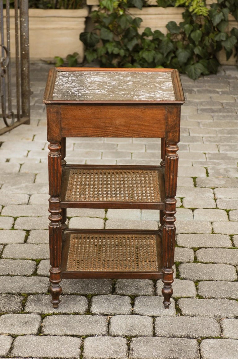 English 1870s Mahogany Étagère with Cane Shelves, Marble Top and Reeded Legs 7