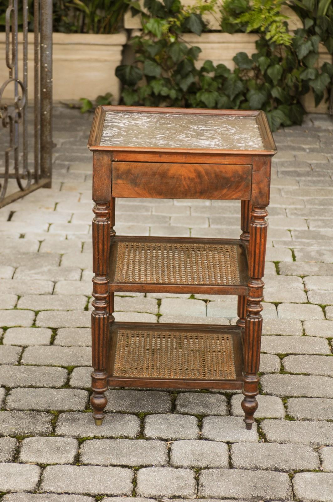 English 1870s Mahogany Étagère with Cane Shelves, Marble Top and Reeded Legs 9