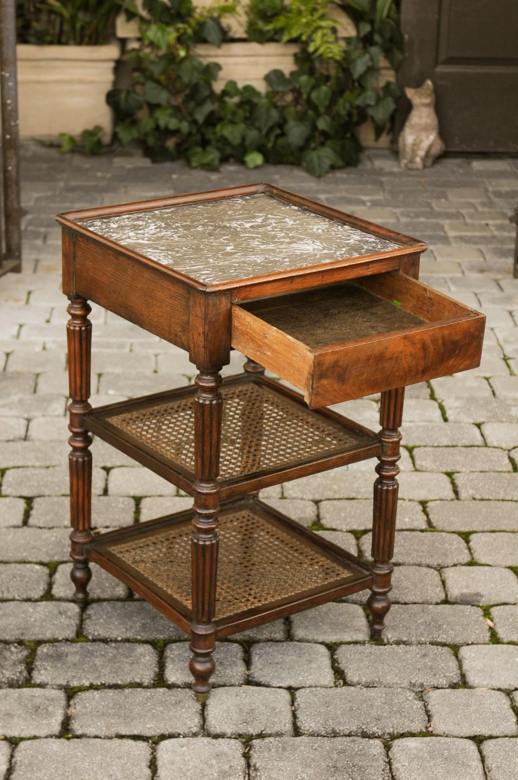 English 1870s Mahogany Étagère with Cane Shelves, Marble Top and Reeded Legs 2