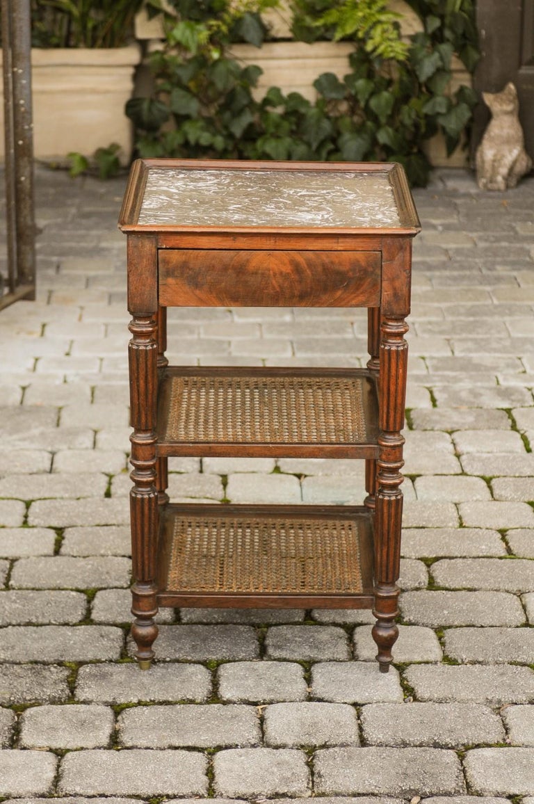 English 1870s Mahogany Étagère with Cane Shelves, Marble Top and Reeded Legs 5
