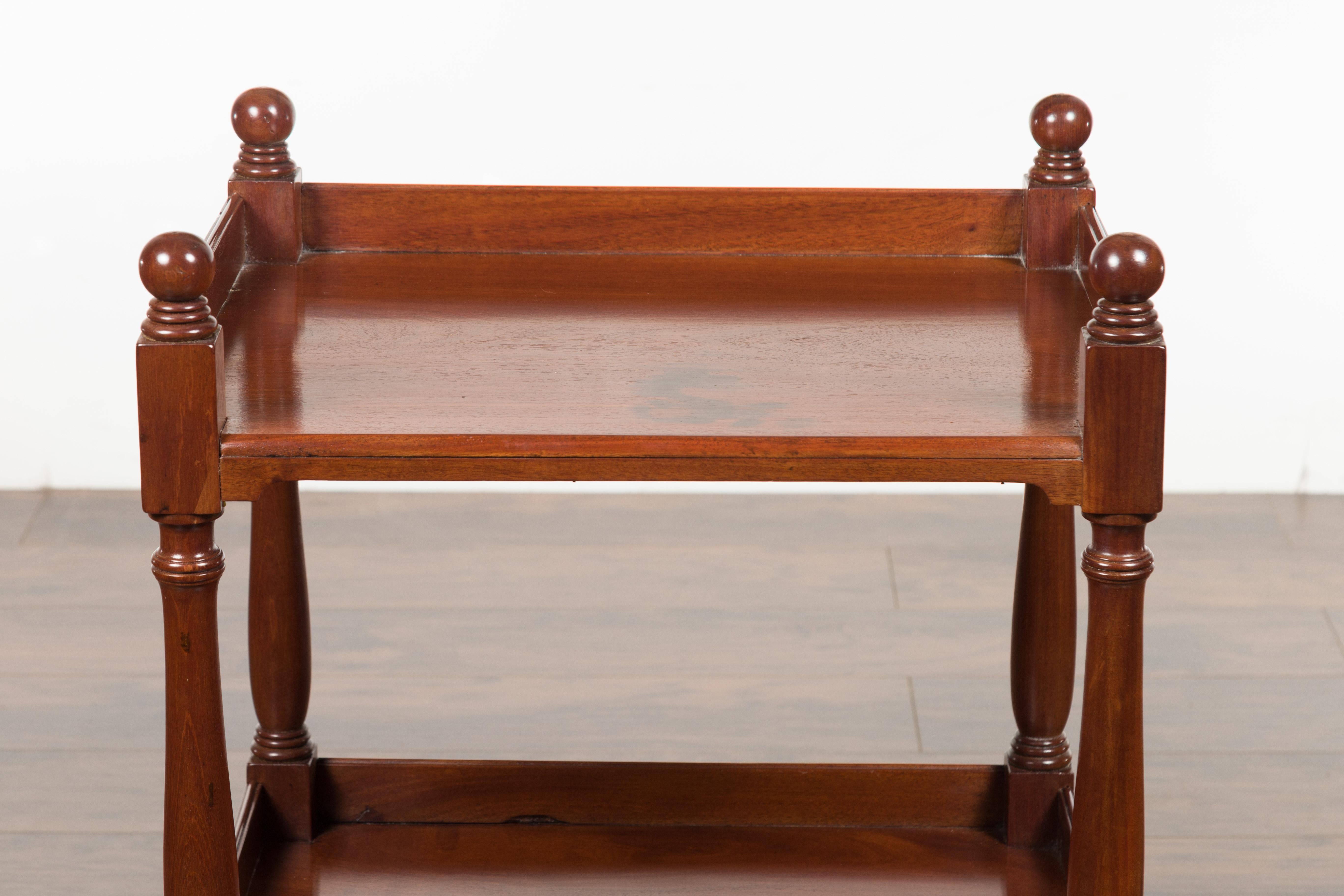19th Century English 1870s Mahogany Tiered Table with Turned Legs and Low Shelf and Finials