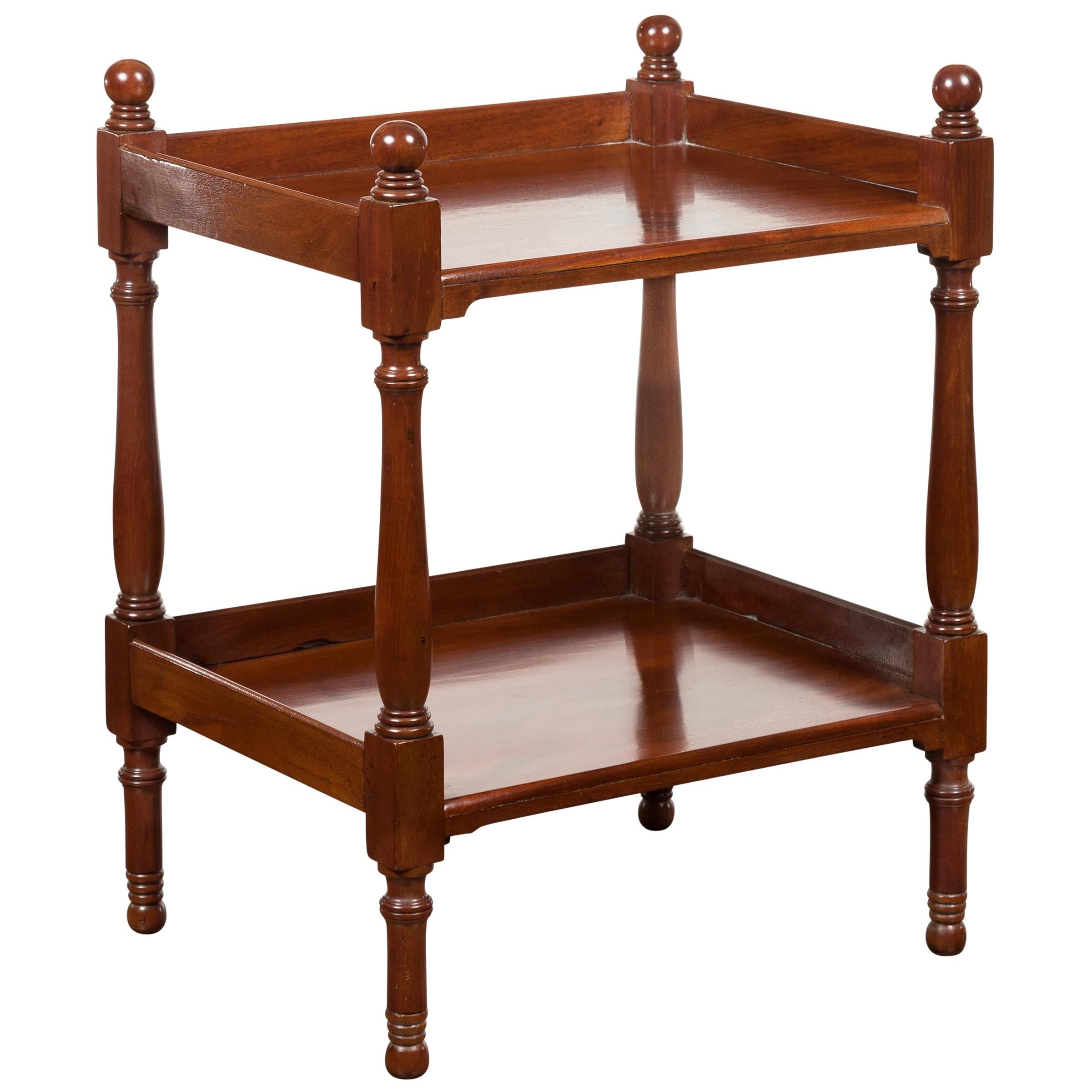 English 1870s Mahogany Tiered Table with Turned Legs and Low Shelf and Finials