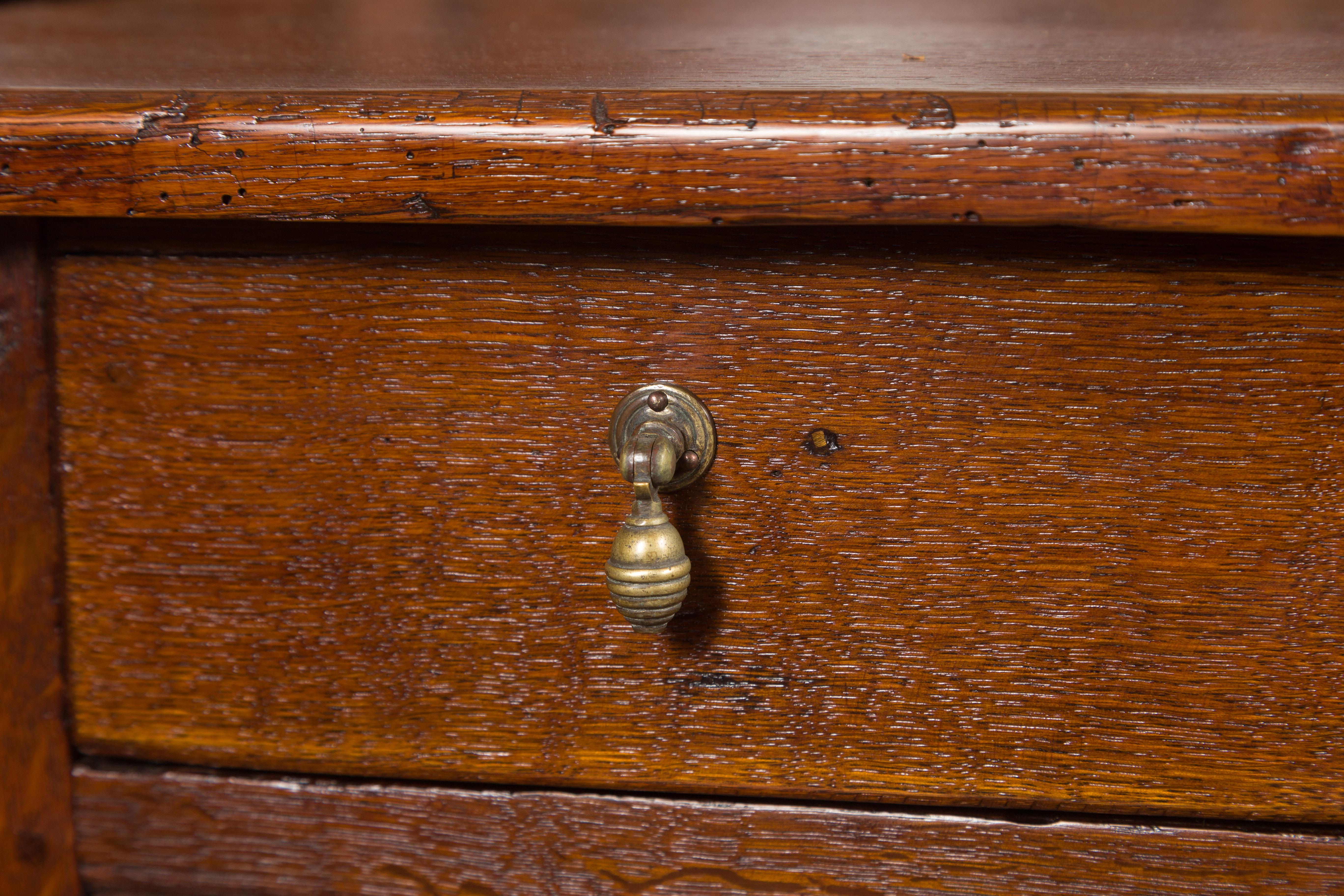 Table d'appoint anglaise des années 1870 avec tiroir simple et brancards en vente 2