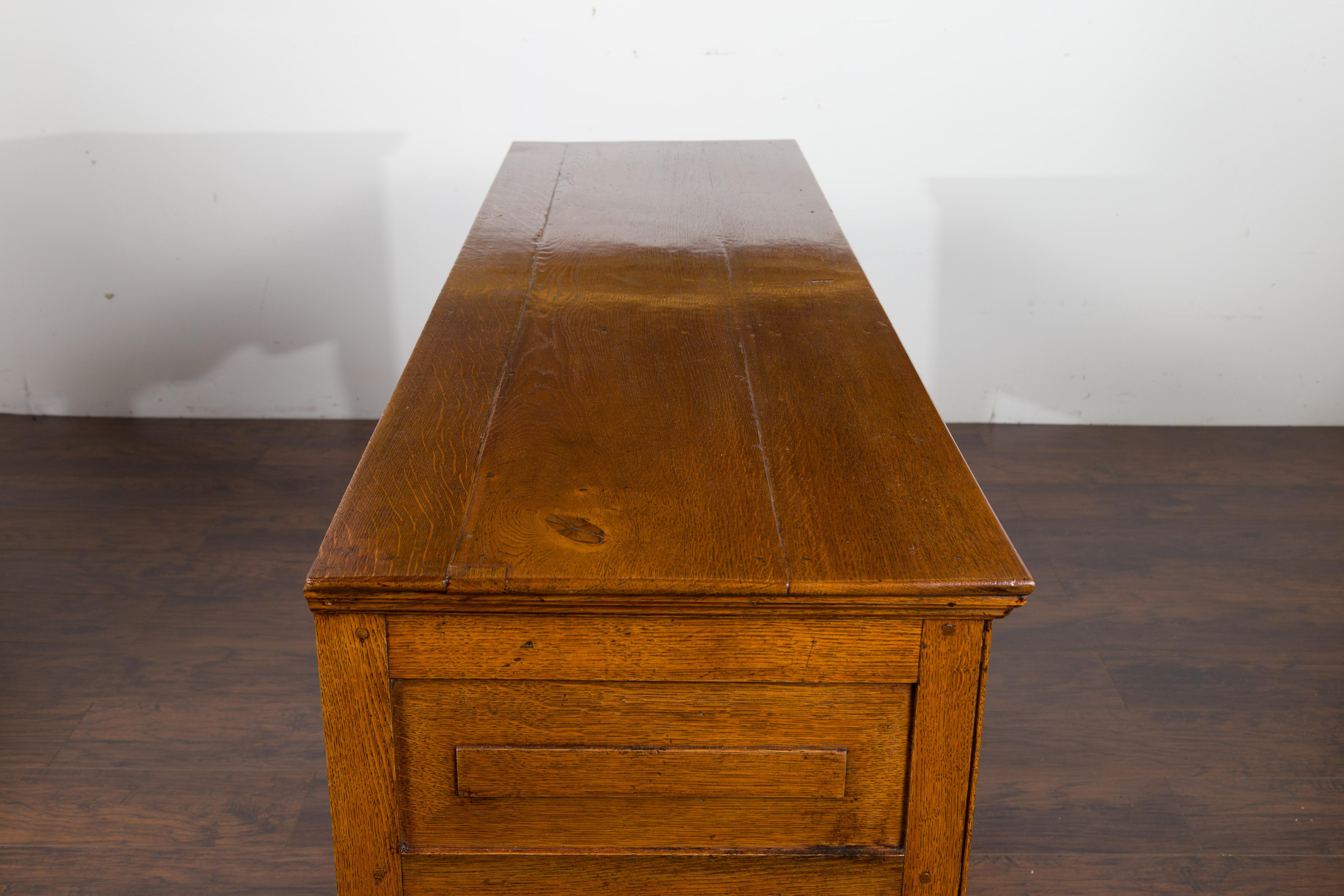 English 1870s Oak Dresser Base with Two-Toned Drawers and Scalloped Apron 9