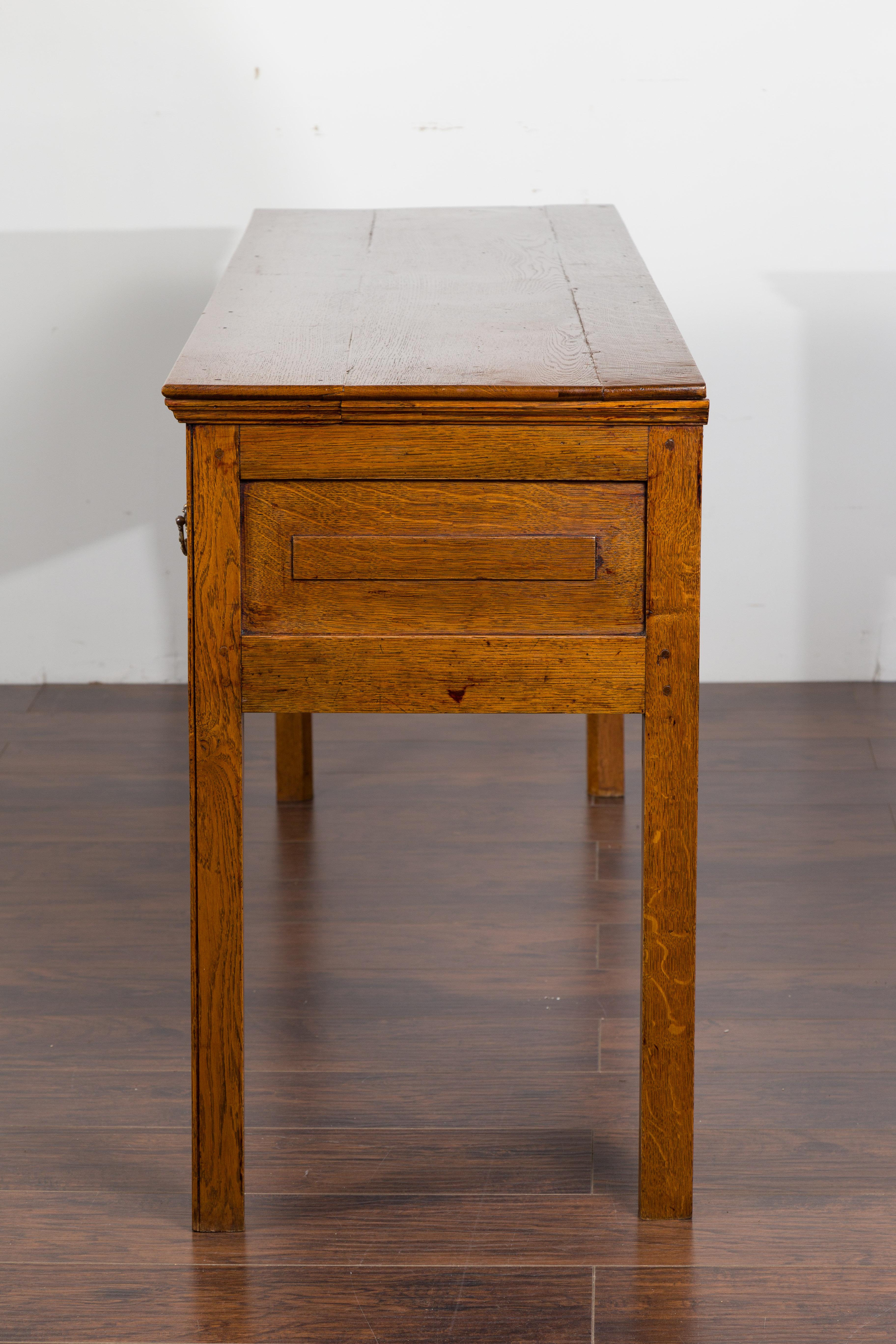English 1870s Oak Dresser Base with Two-Toned Drawers and Scalloped Apron 11