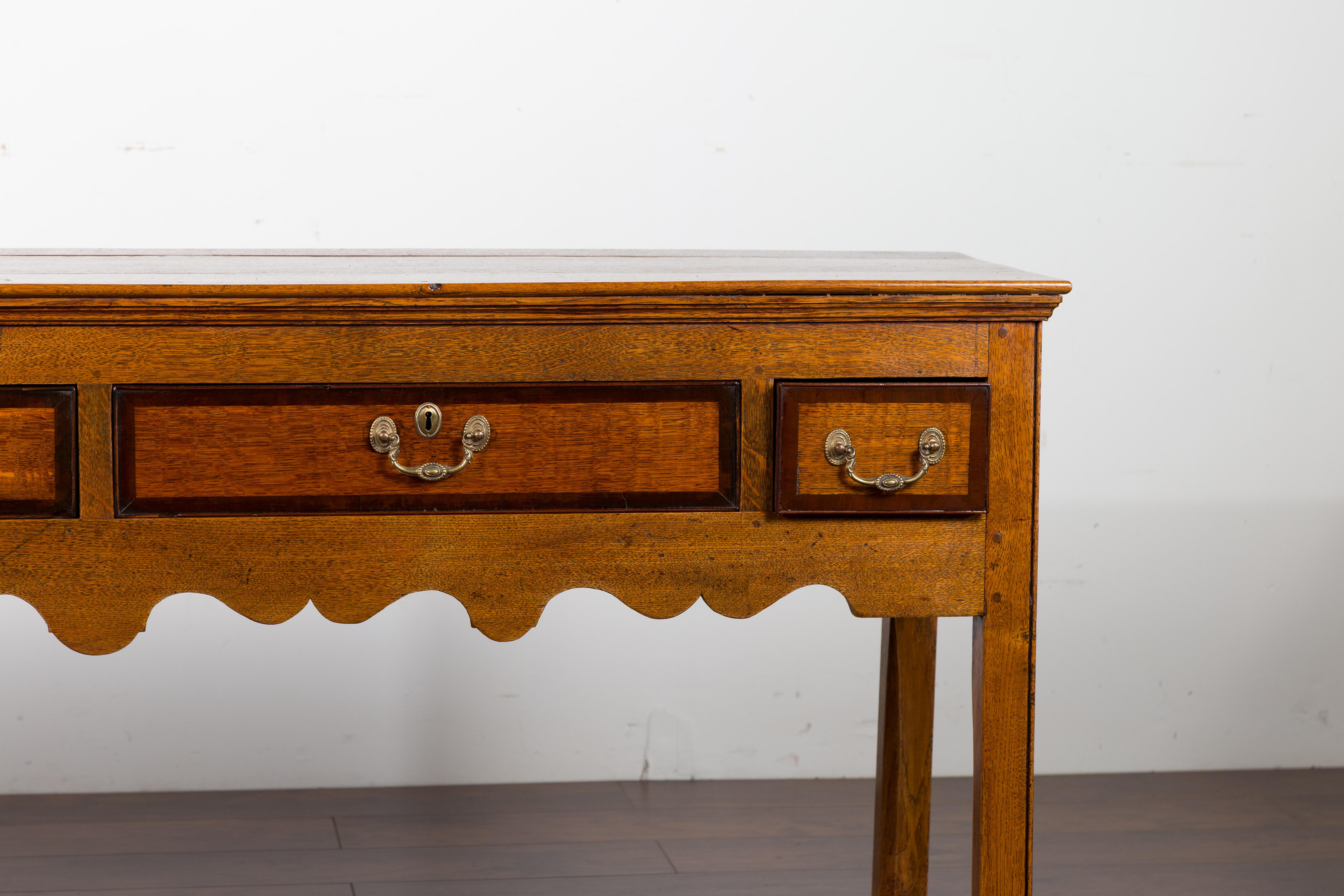 19th Century English 1870s Oak Dresser Base with Two-Toned Drawers and Scalloped Apron