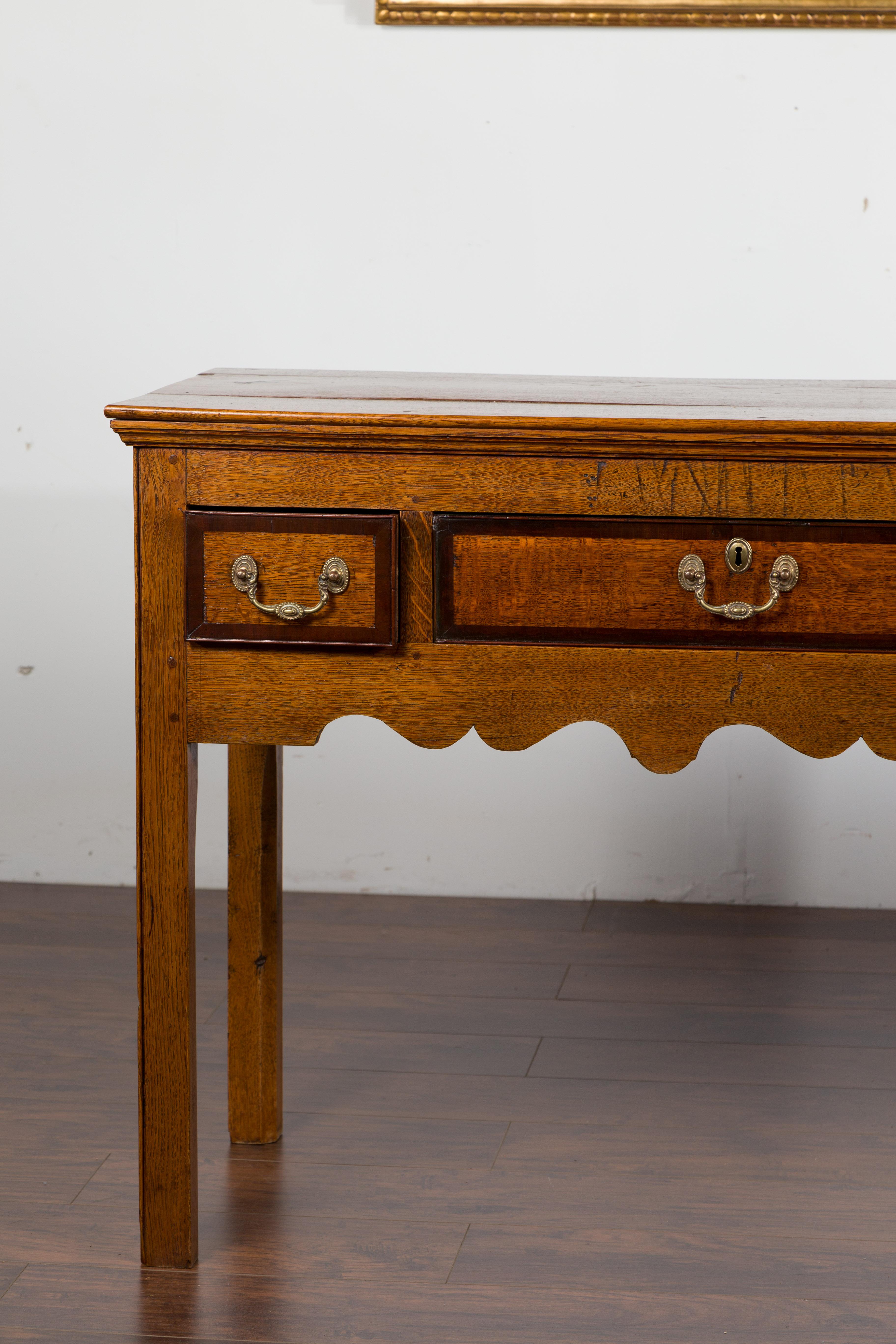 English 1870s Oak Dresser Base with Two-Toned Drawers and Scalloped Apron 1