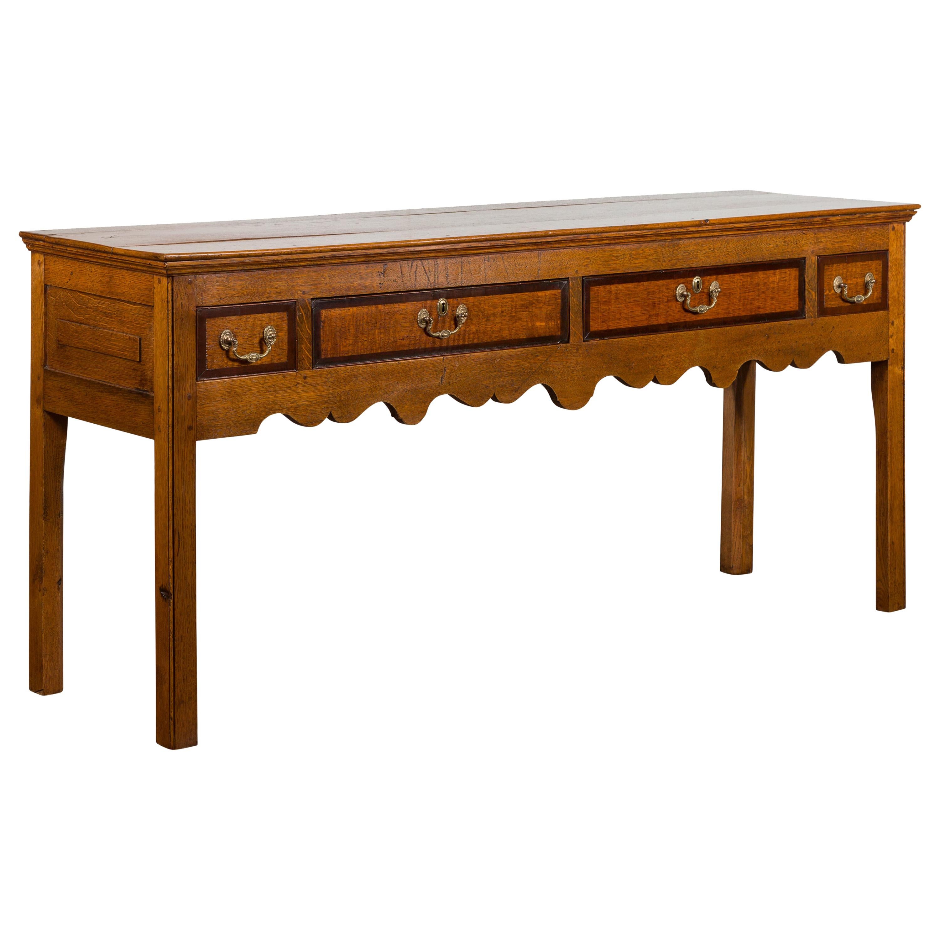 English 1870s Oak Dresser Base with Two-Toned Drawers and Scalloped Apron