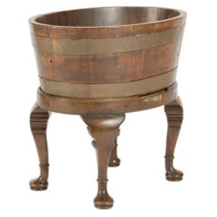 English 1870s Oak Planter or Wine Cooler with Brass Braces and Tin Liner