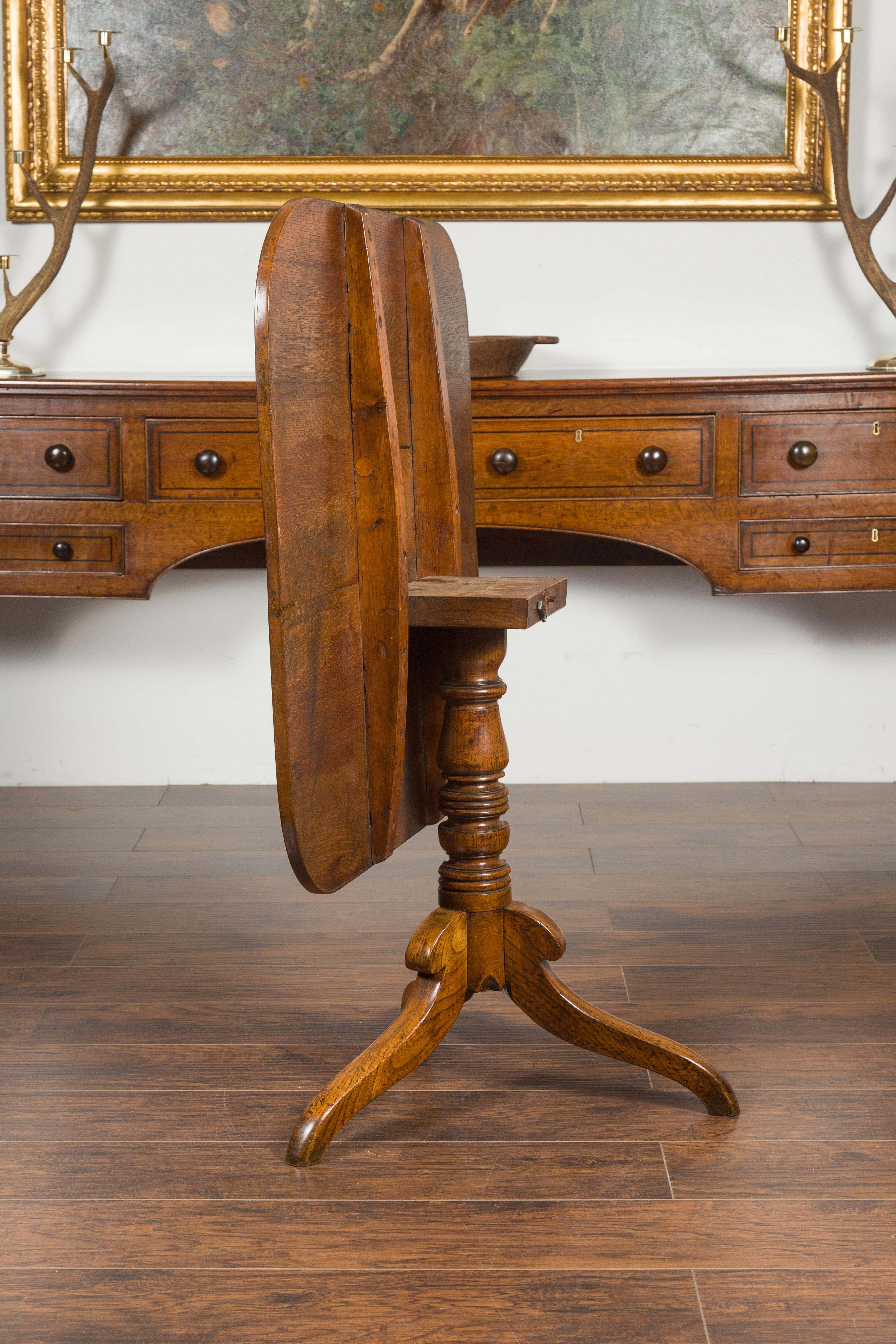 19th Century English 1870s Oak Tilt-Top Table with Turned Pedestal and Tripod Scrolling Feet For Sale